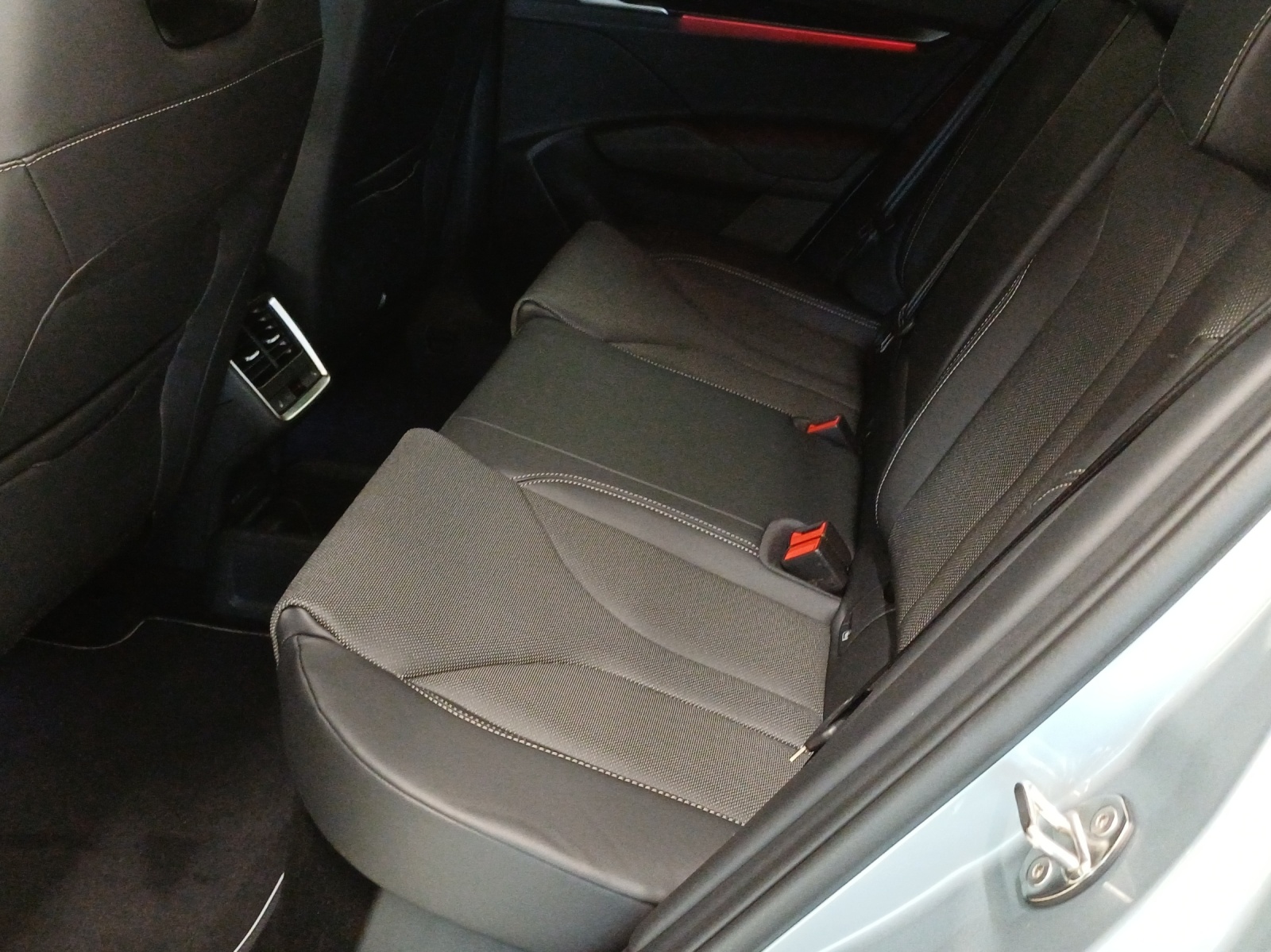 SKODA Enyaq 4x4 RS-image-11