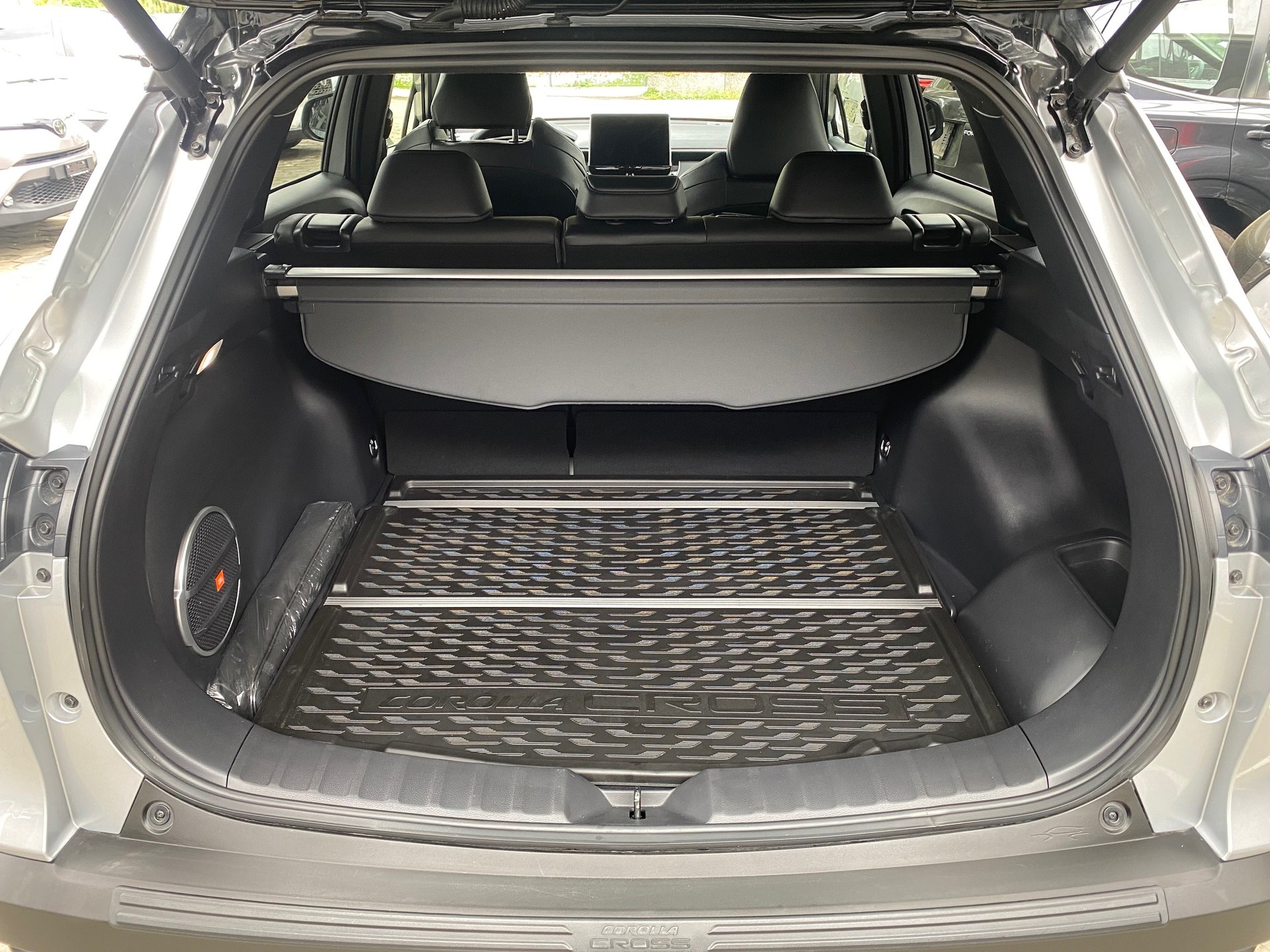 TOYOTA Corolla Cross 2.0 4WD Premium e-CVT-image-8