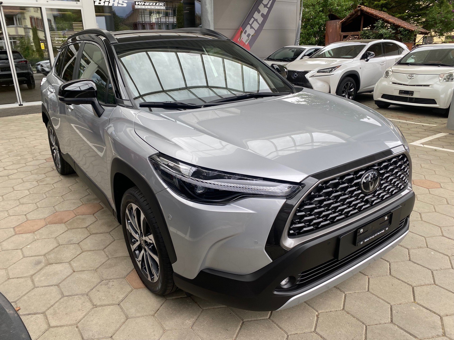 TOYOTA Corolla Cross 2.0 4WD Premium e-CVT-showroom-element-1