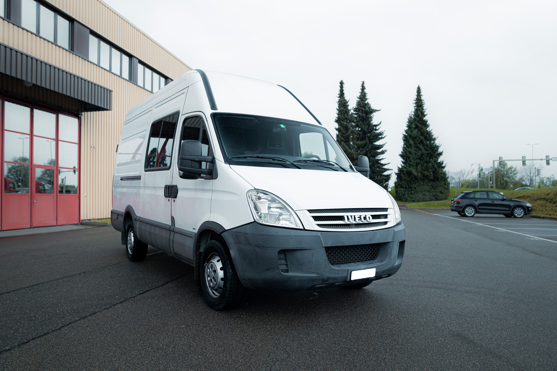 IVECO 35 C 12 V GJBA46A2B1-image-0