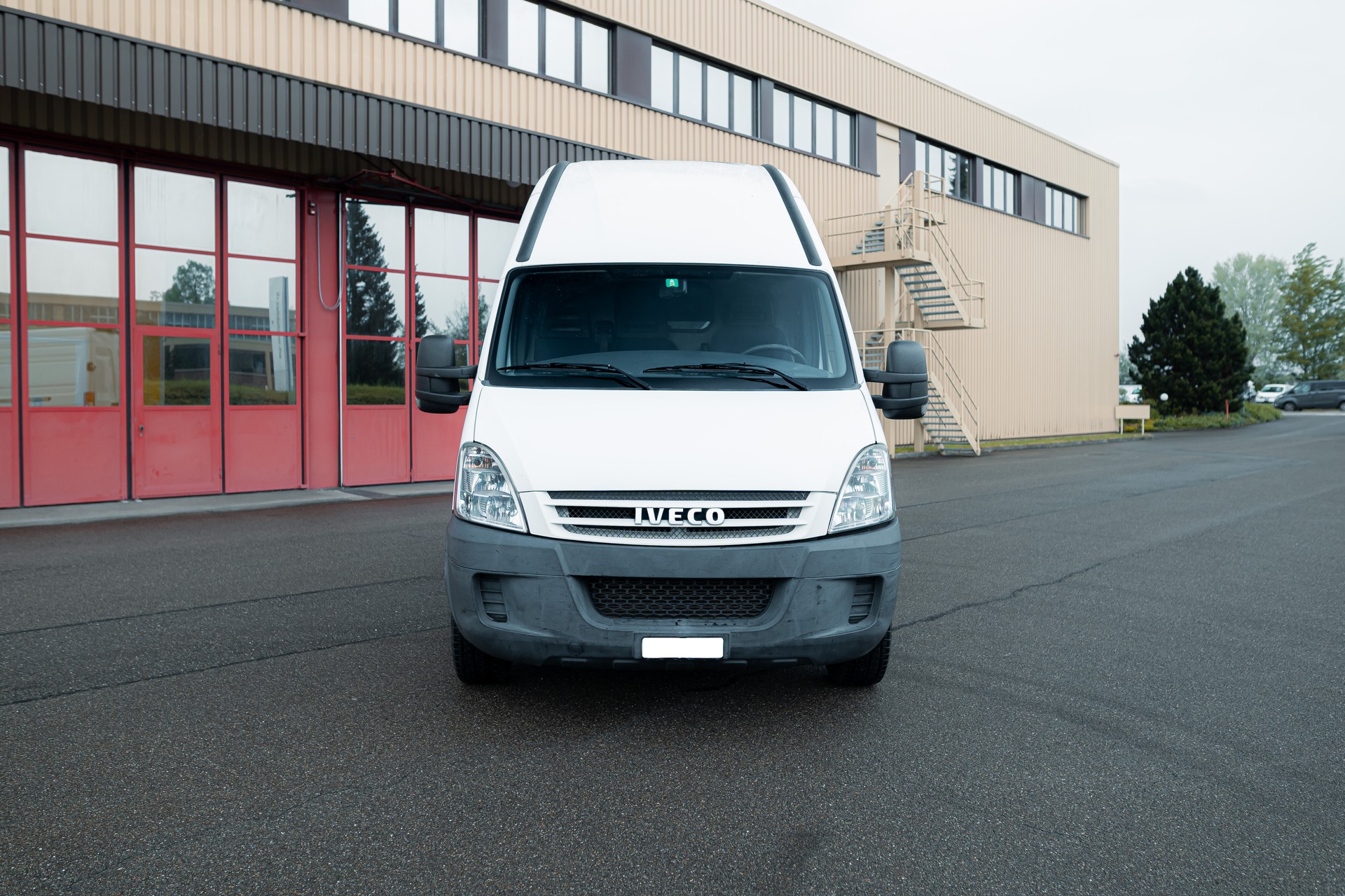 IVECO 35 C 12 V GJBA46A2B1-image-4