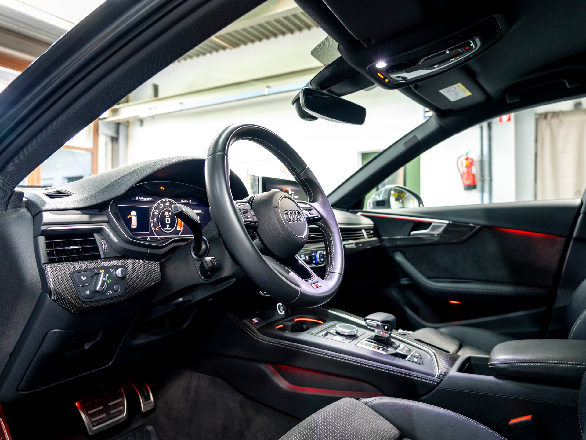 AUDI S4 Avant 3.0 TFSI quattro tiptronic-image-13