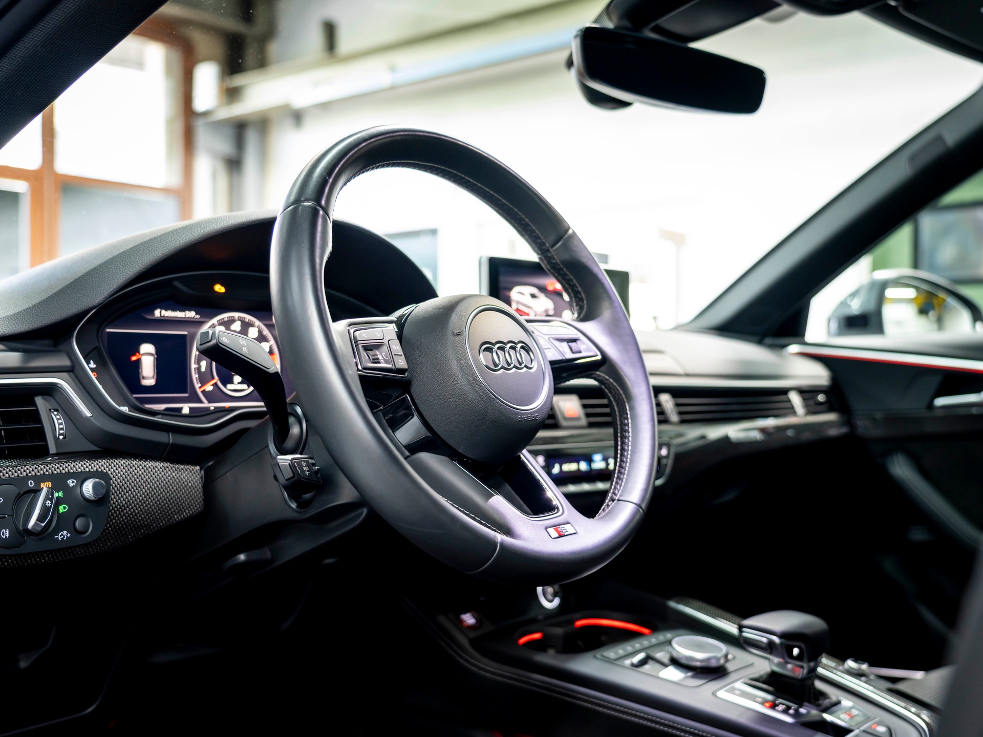 AUDI S4 Avant 3.0 TFSI quattro tiptronic-image-14