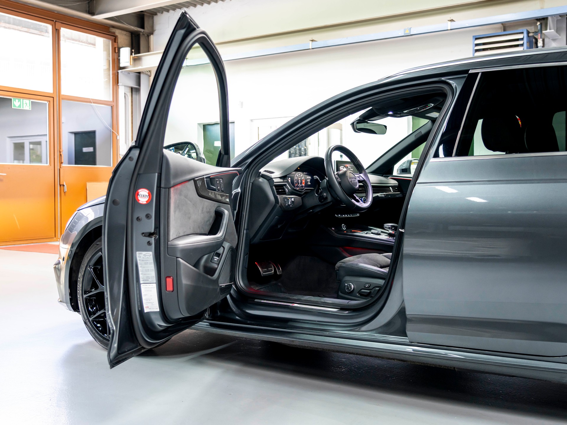 AUDI S4 Avant 3.0 TFSI quattro tiptronic-image-17