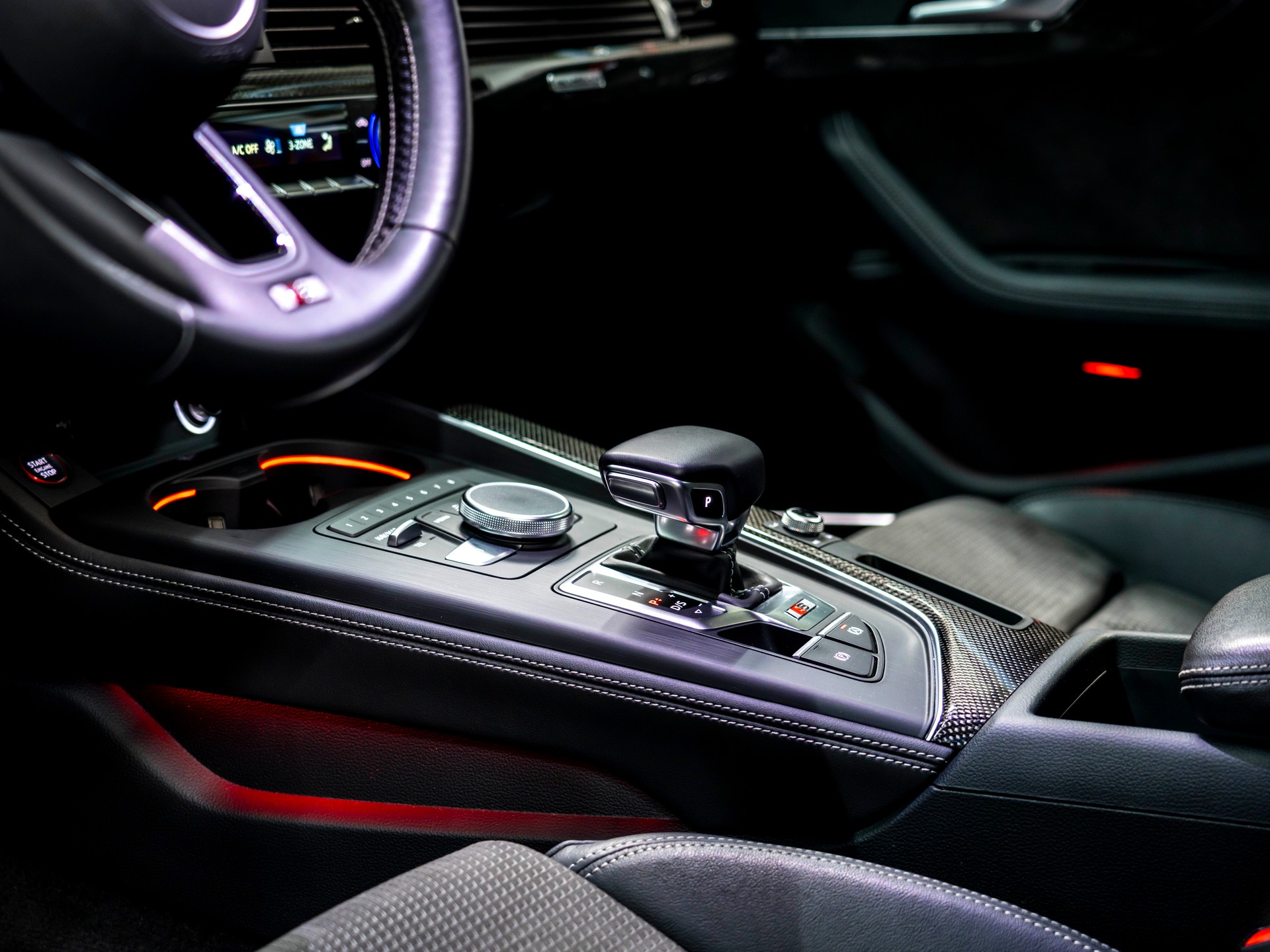 AUDI S4 Avant 3.0 TFSI quattro tiptronic-image-15