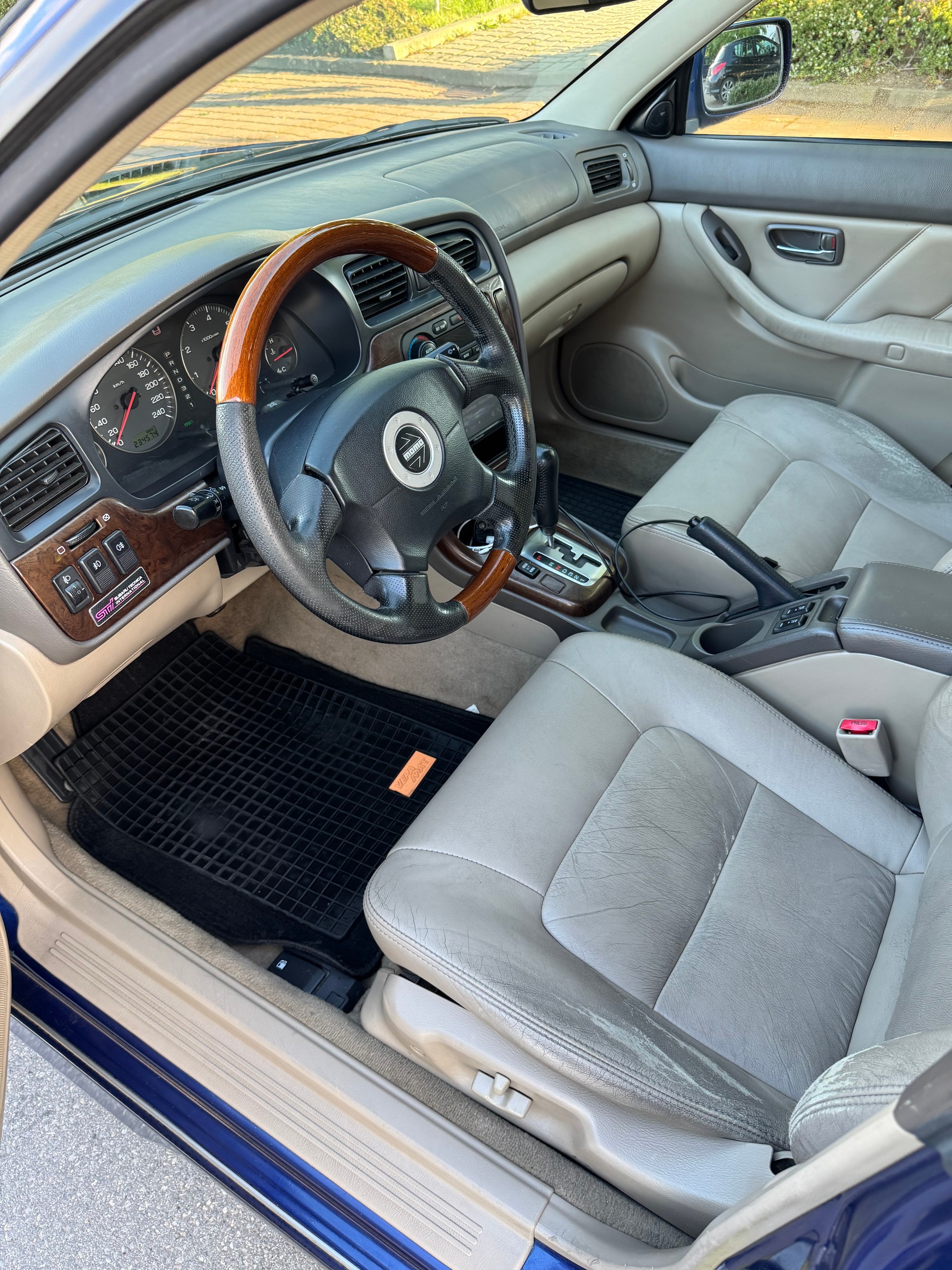 SUBARU Outback H6-3.0 AWD automatisch /Anhänger Kupplung-image-11