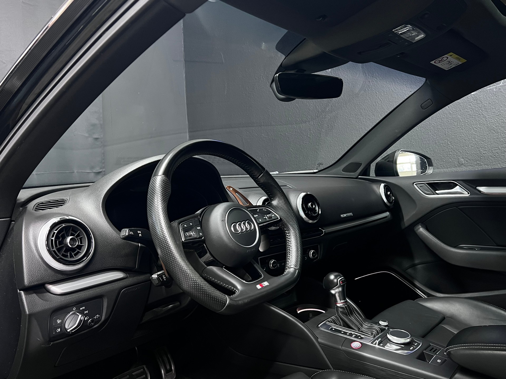 AUDI S3 Sportback 2.0 TFSI quattro S-tronic-image-8