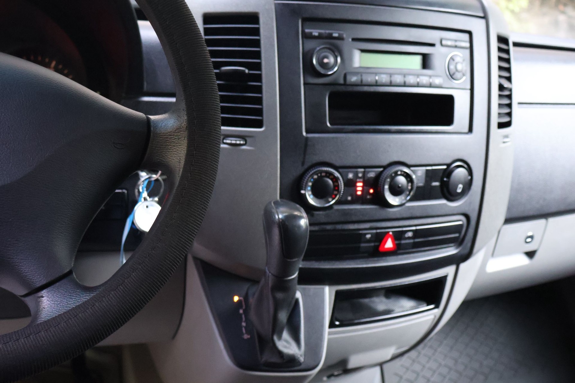 MERCEDES-BENZ Sprinter 519 CDI Lang 4x4-image-11