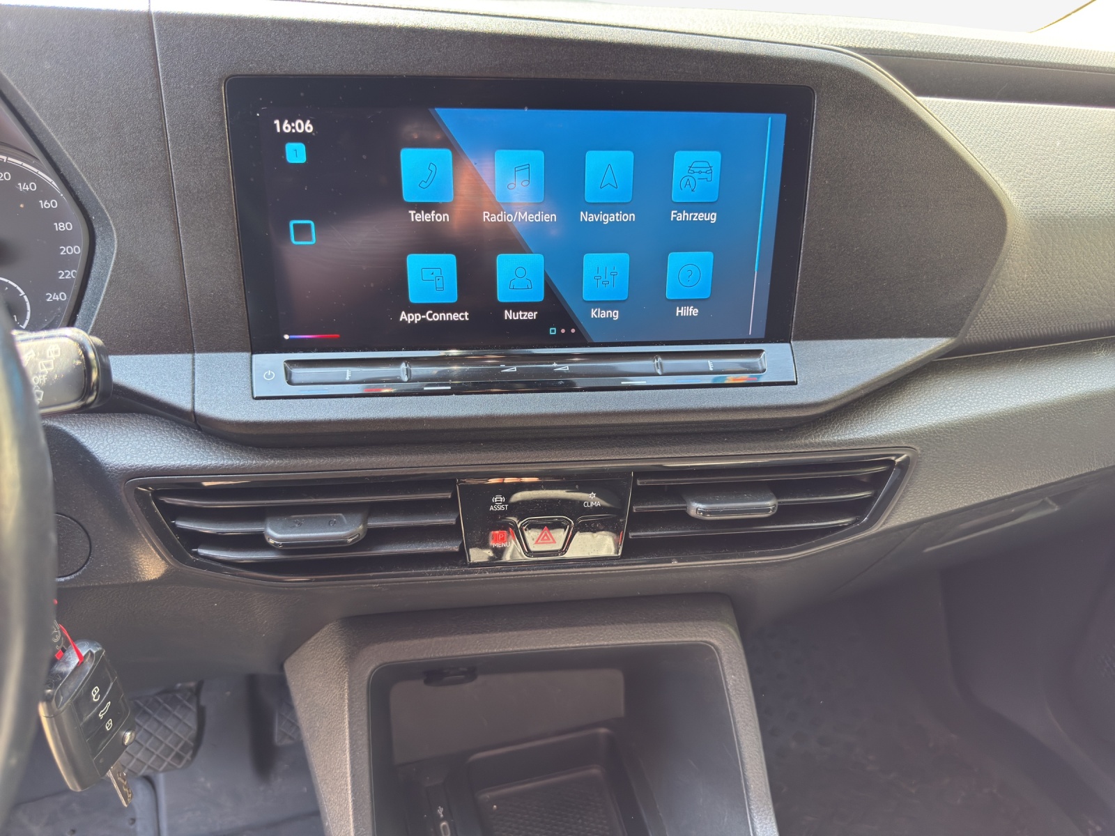 VW Caddy 2.0 TDI DSG-image-10