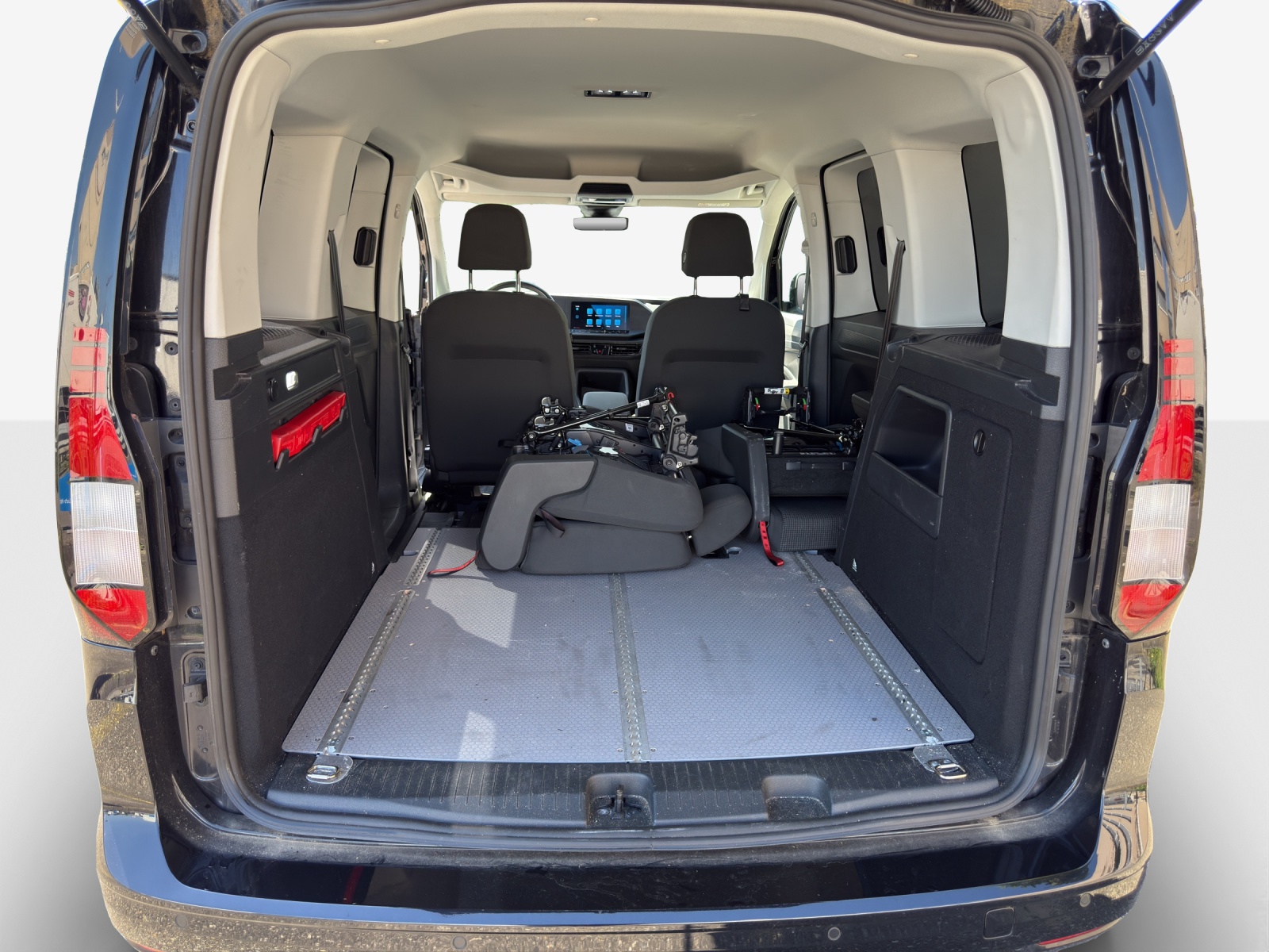 VW Caddy 2.0 TDI DSG-image-12