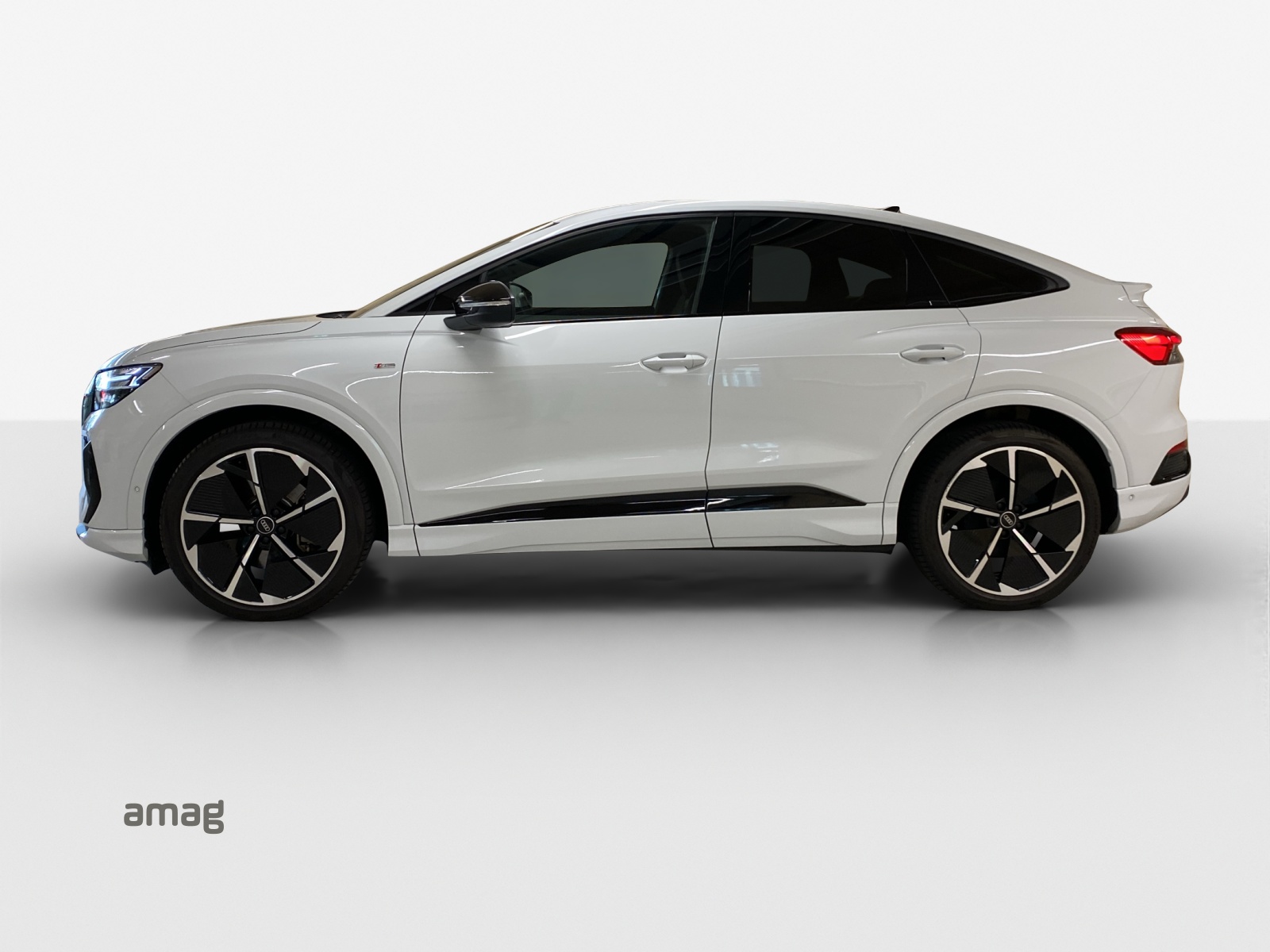 AUDI Q4 Sportback e-tron 50 quattro-showroom-element-2