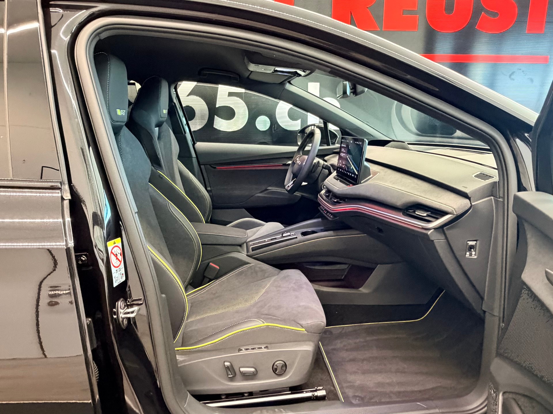SKODA Elroq RS 4x4-image-22