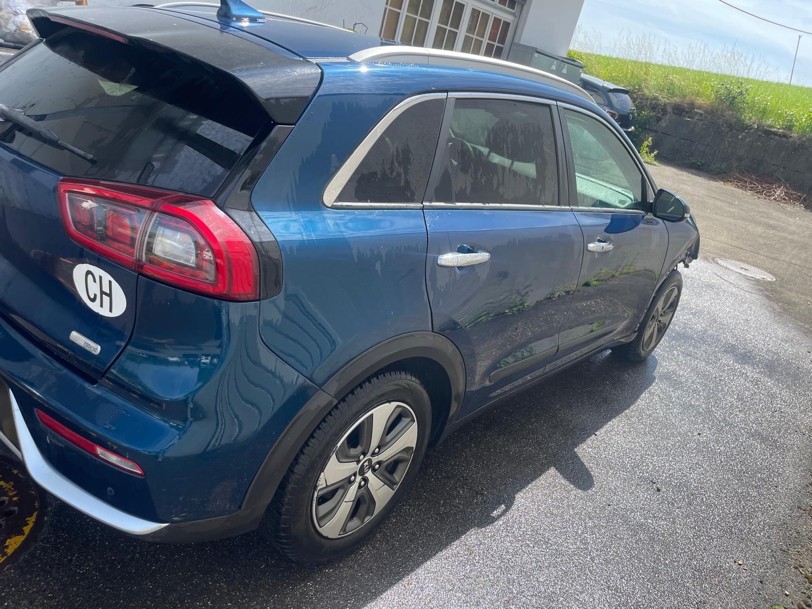 KIA Niro 1.6GDi Hybrid Trend DCT-image-1