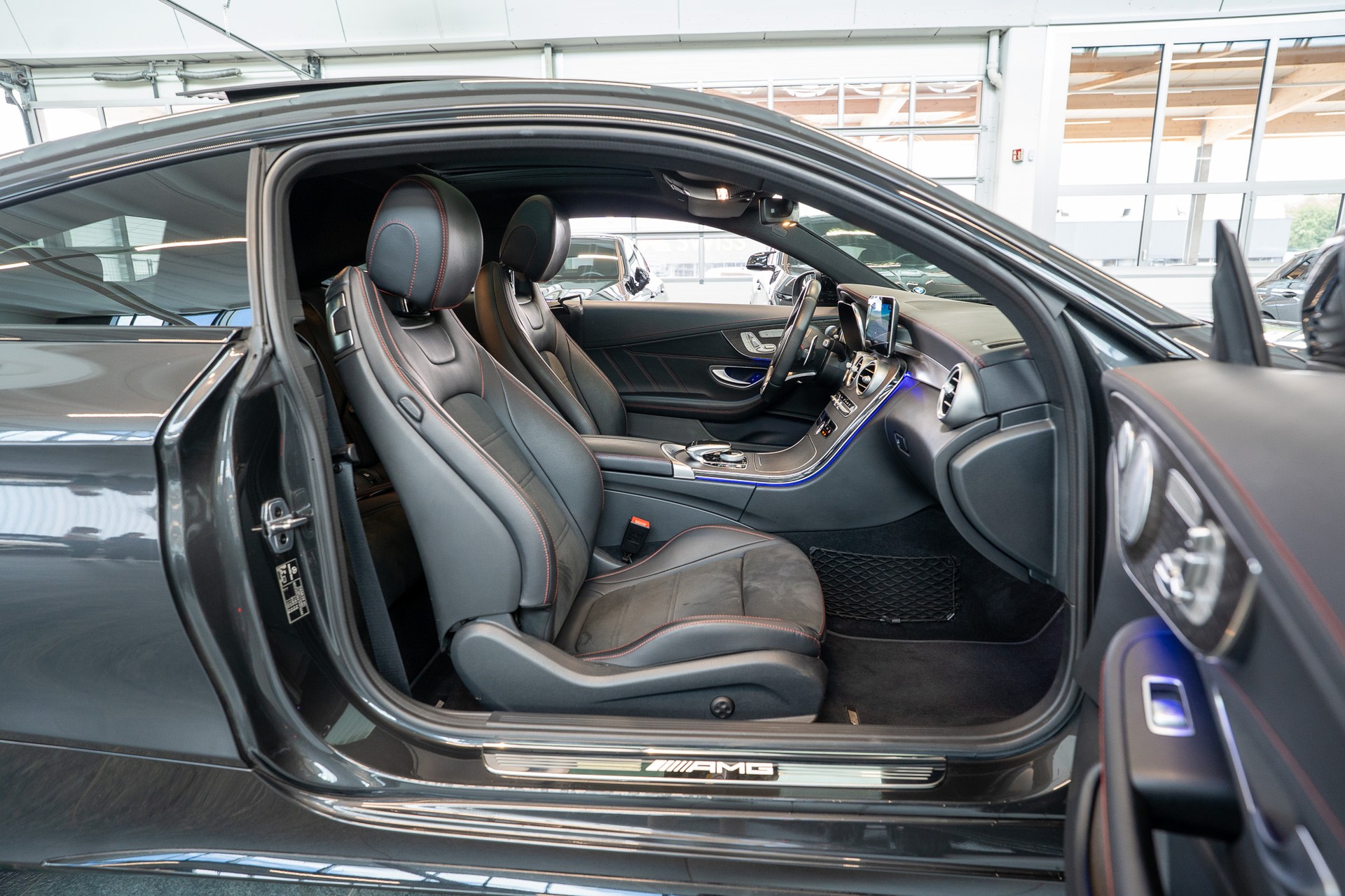 MERCEDES-BENZ C 43 AMG 4matic Coupé / CH-Fahrzeug / ohne OPF / Panorama-Schiebedach-image-12