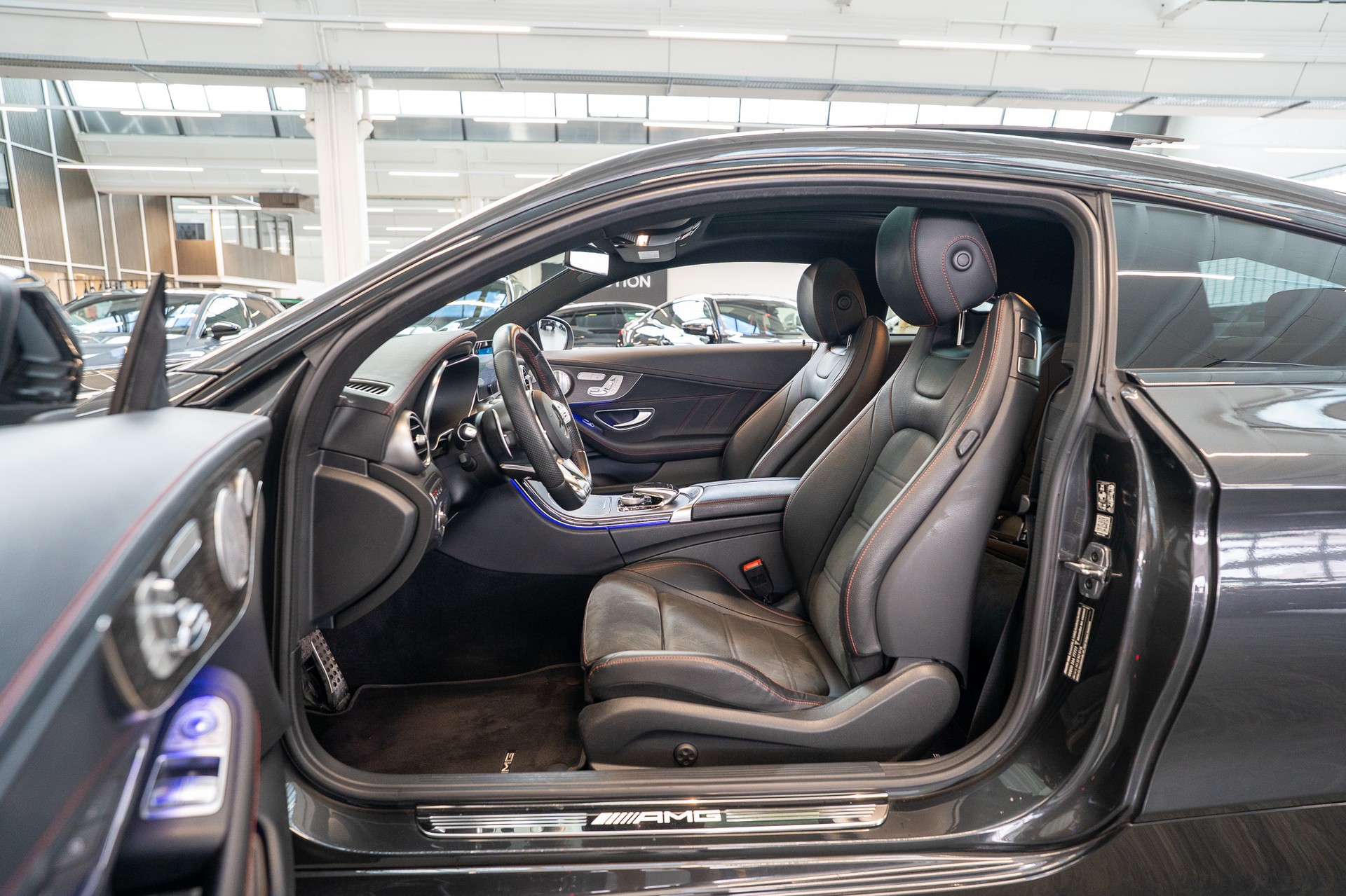 MERCEDES-BENZ C 43 AMG 4matic Coupé / CH-Fahrzeug / ohne OPF / Panorama-Schiebedach-image-9