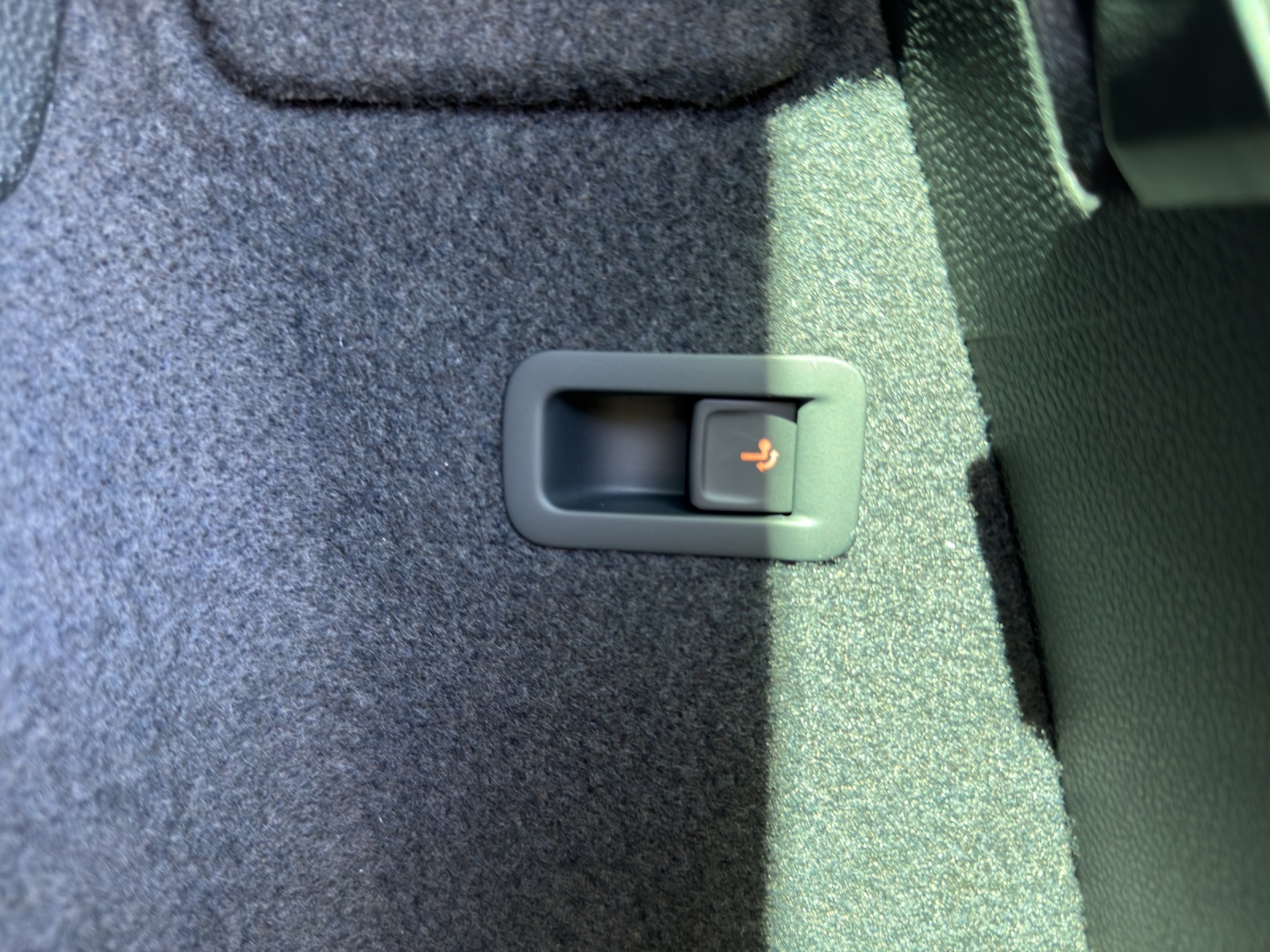 SKODA Karoq 1.5 TSI Dynamic DSG-image-13