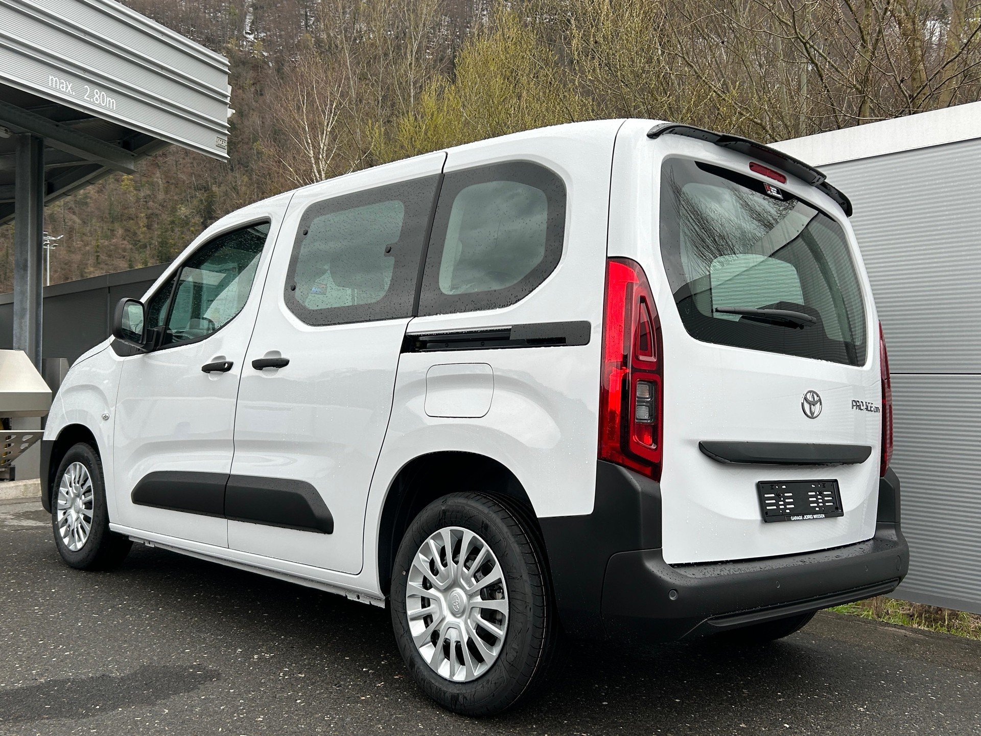 TOYOTA Proace City Verso L1 1.2 110 Comfort-image-3
