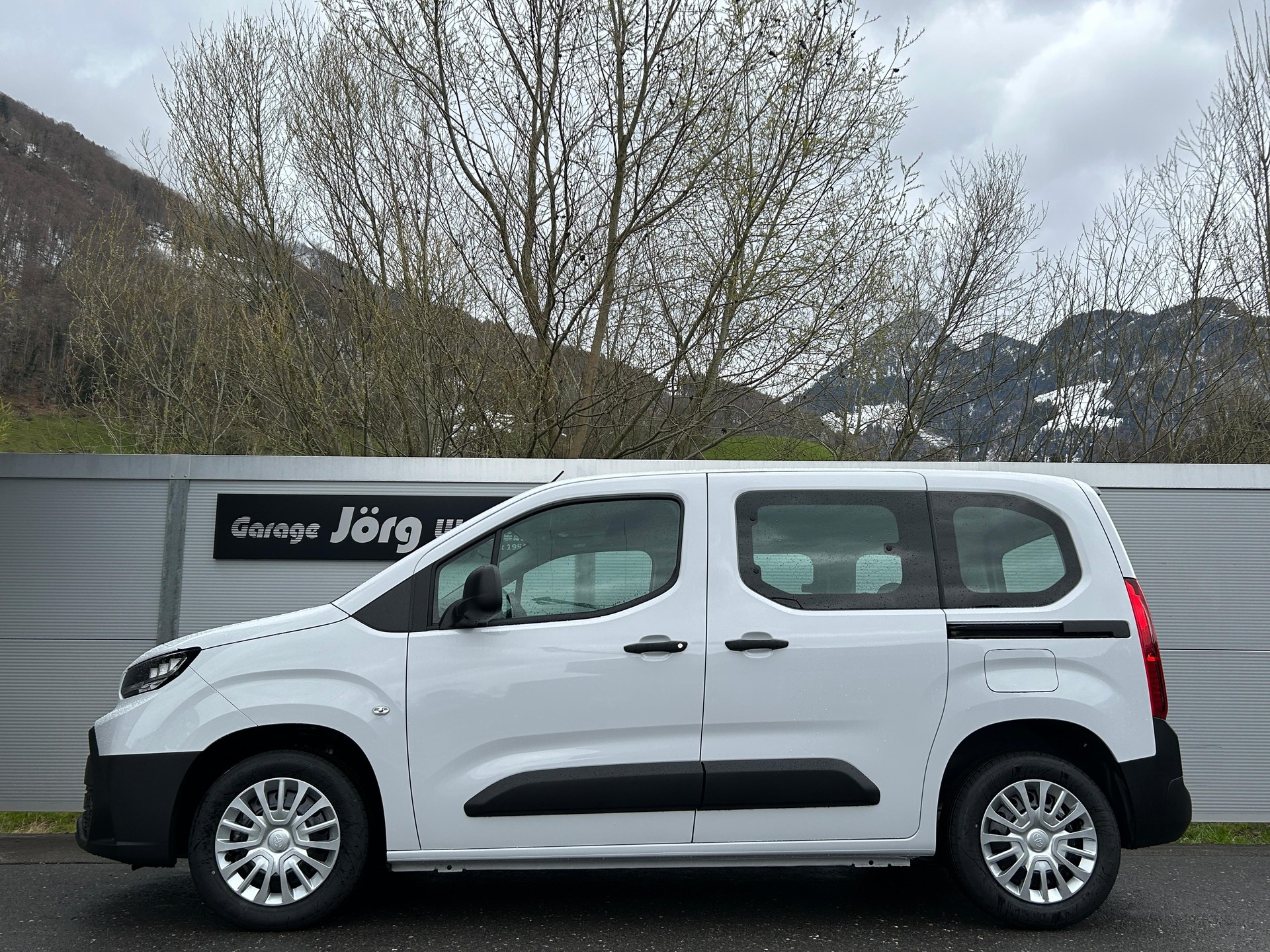TOYOTA Proace City Verso L1 1.2 110 Comfort-image-2