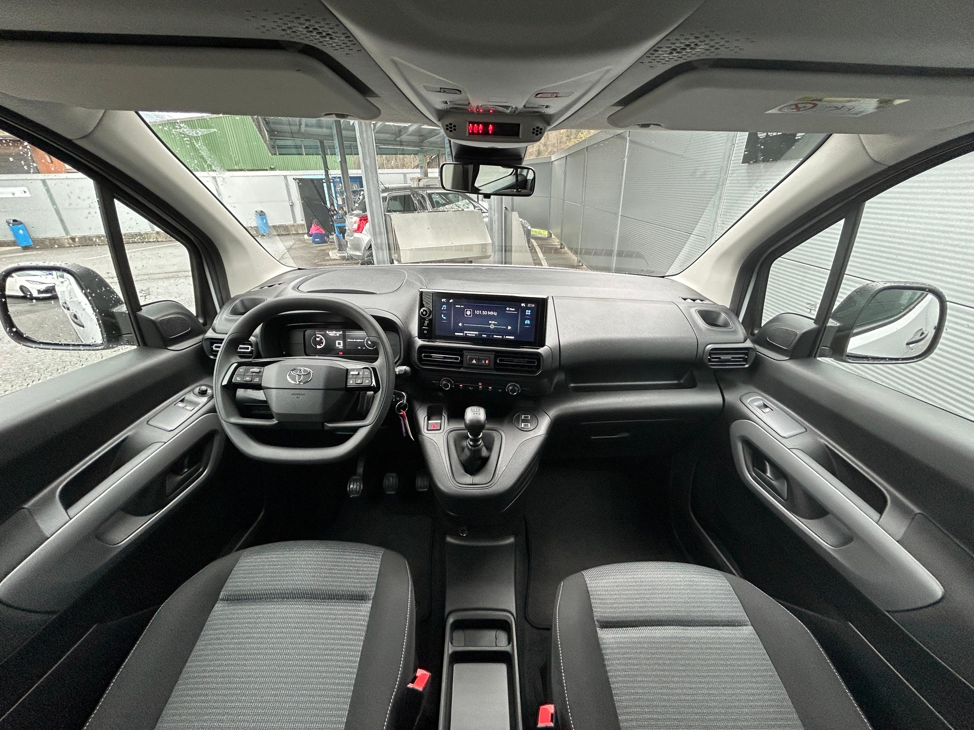 TOYOTA Proace City Verso L1 1.2 110 Comfort-image-5
