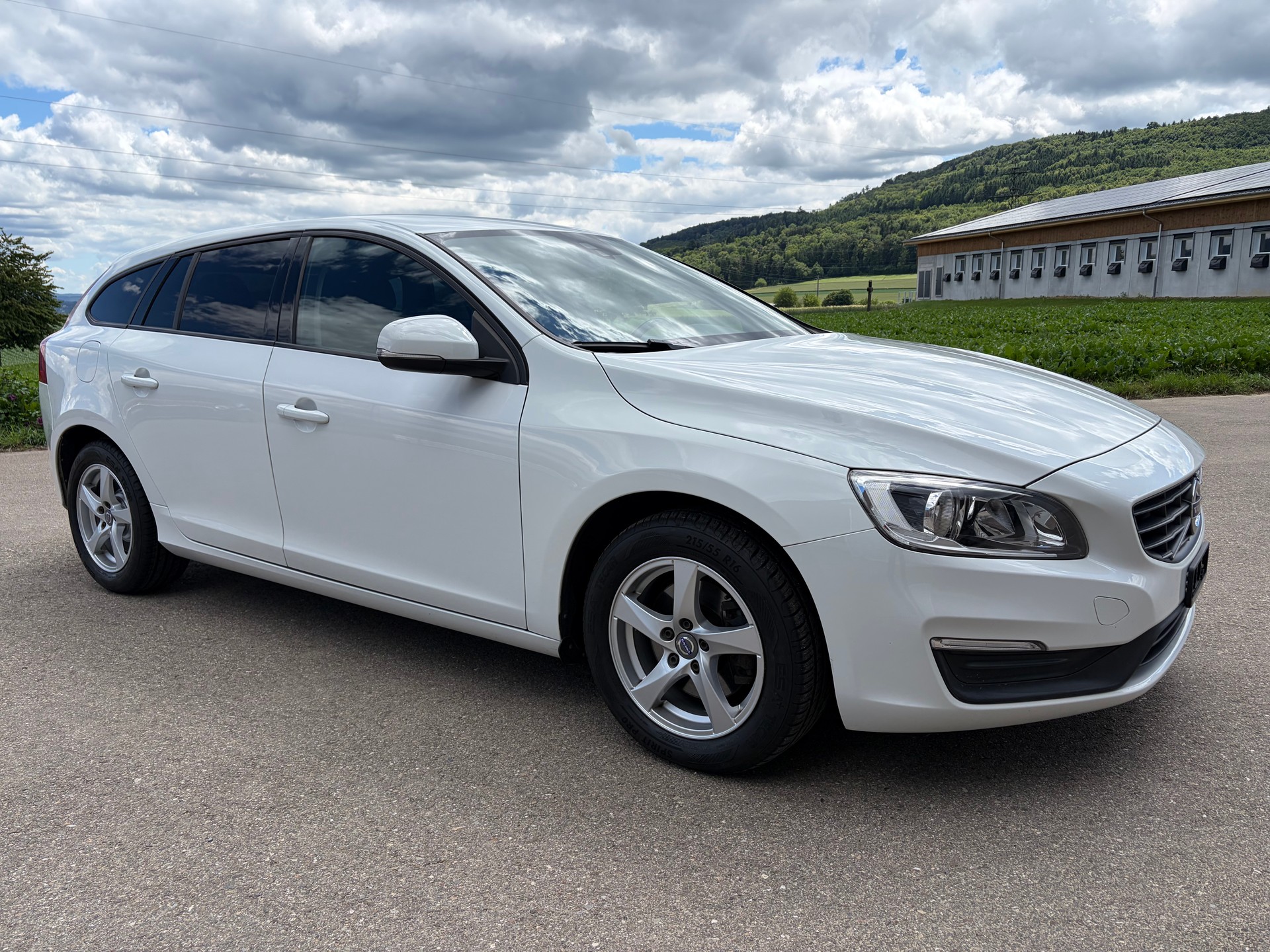 VOLVO 2.0 D4 Kinetic S/S-image-1