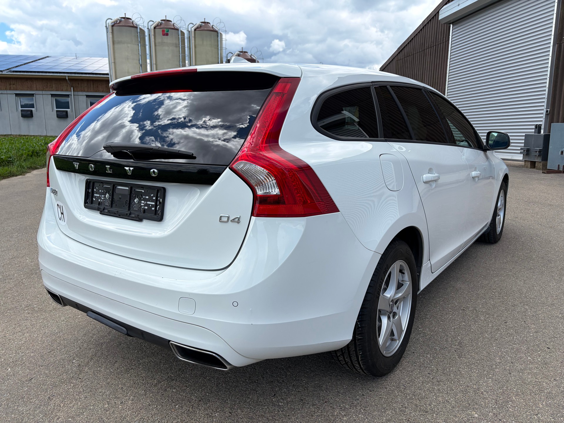 VOLVO 2.0 D4 Kinetic S/S-image-2