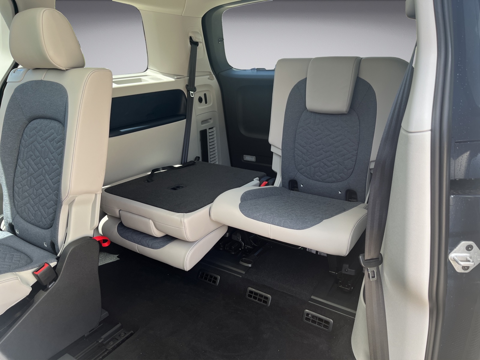 VW ID.Buzz Bus LWB 91kWh Pro-image-13