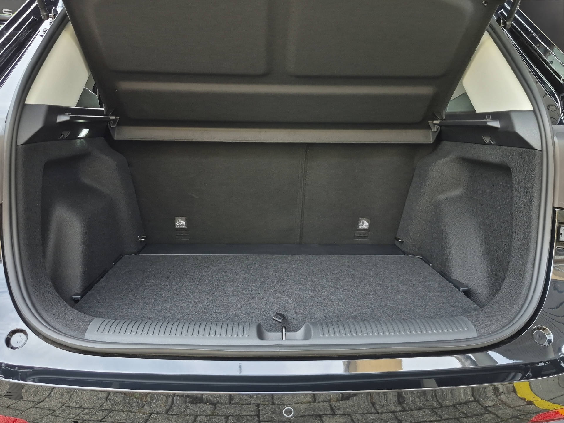 MG ZS 1.5 Hybrid+ Luxury Sunroof-image-12
