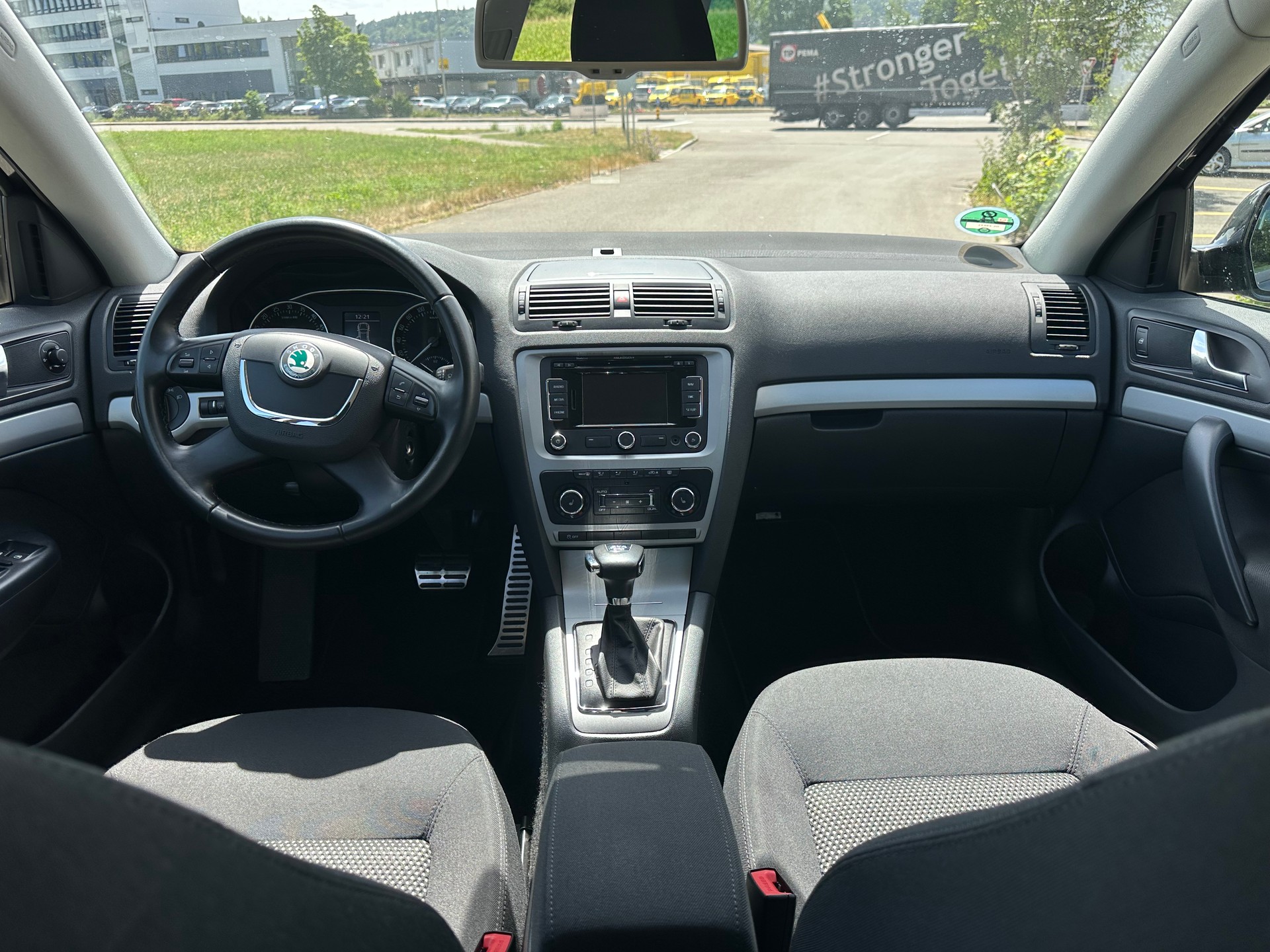 SKODA Octavia Combi 2.0 TDI AllDrive 4x4 DSG Frisch ab MFK 16..06.2026-image-8
