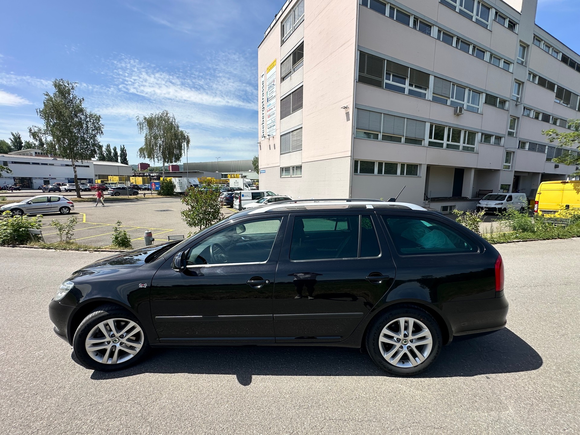 SKODA Octavia Combi 2.0 TDI AllDrive 4x4 DSG Frisch ab MFK 16..06.2026-image-4