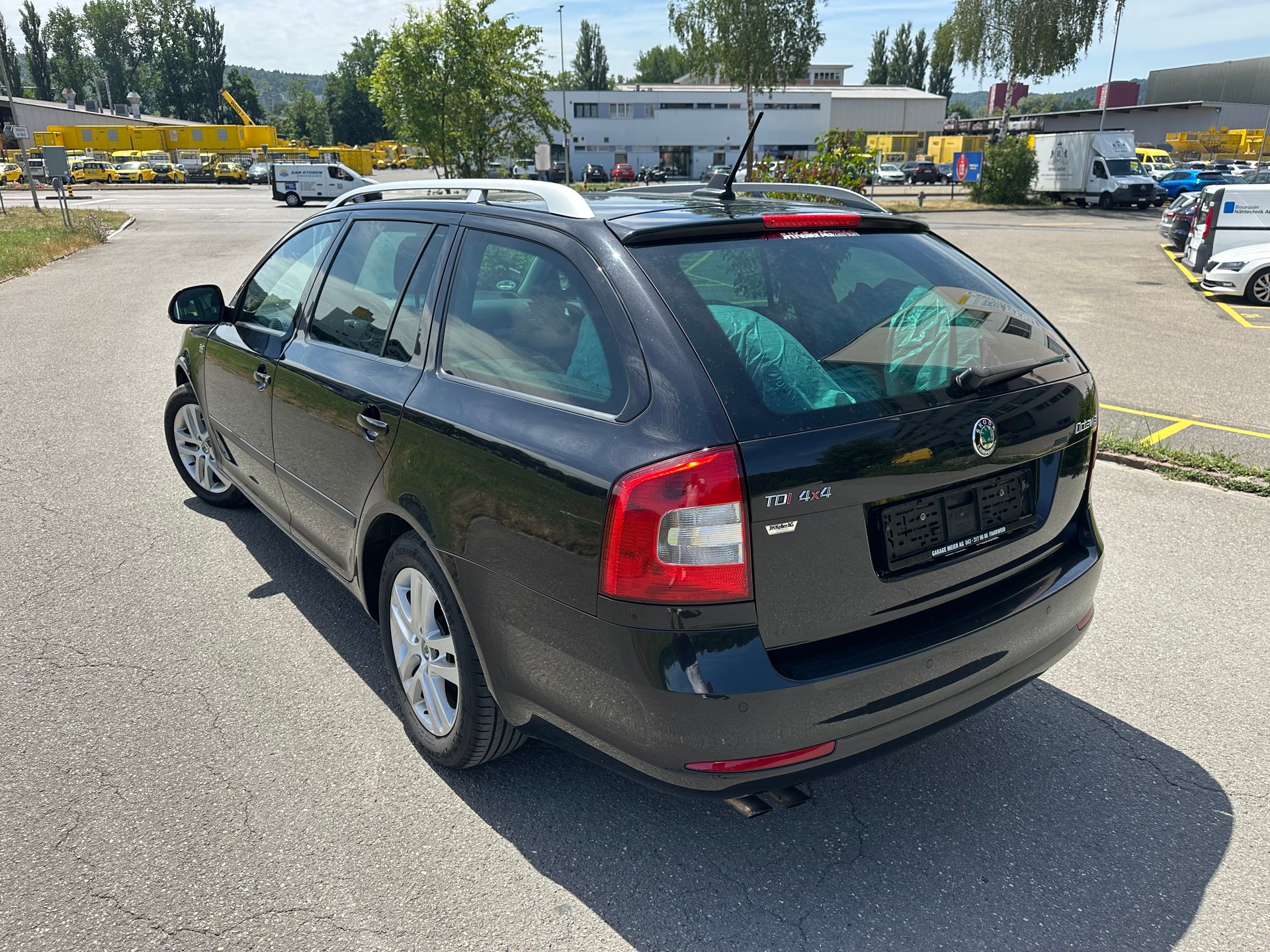 SKODA Octavia Combi 2.0 TDI AllDrive 4x4 DSG Frisch ab MFK 16..06.2026-image-1