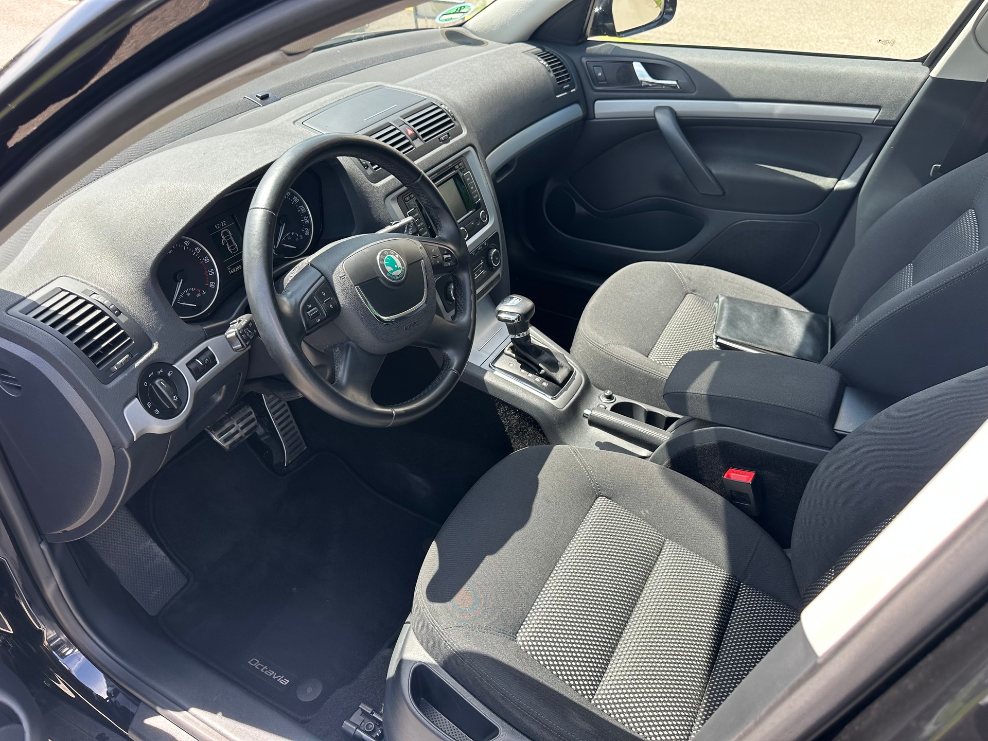 SKODA Octavia Combi 2.0 TDI AllDrive 4x4 DSG Frisch ab MFK 16..06.2026-image-9
