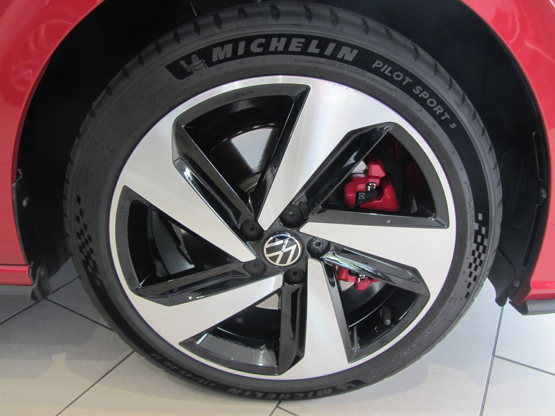 VW Polo 2.0 TSI GTI DSG-image-10