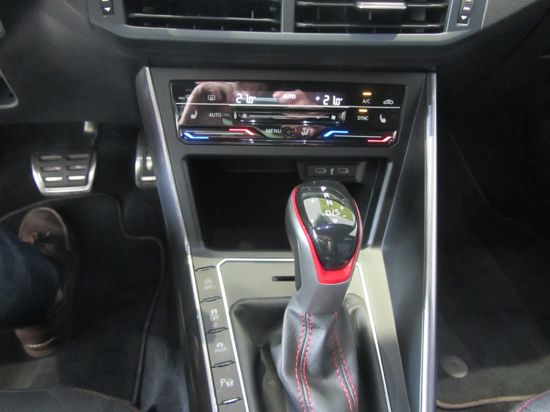 VW Polo 2.0 TSI GTI DSG-image-6
