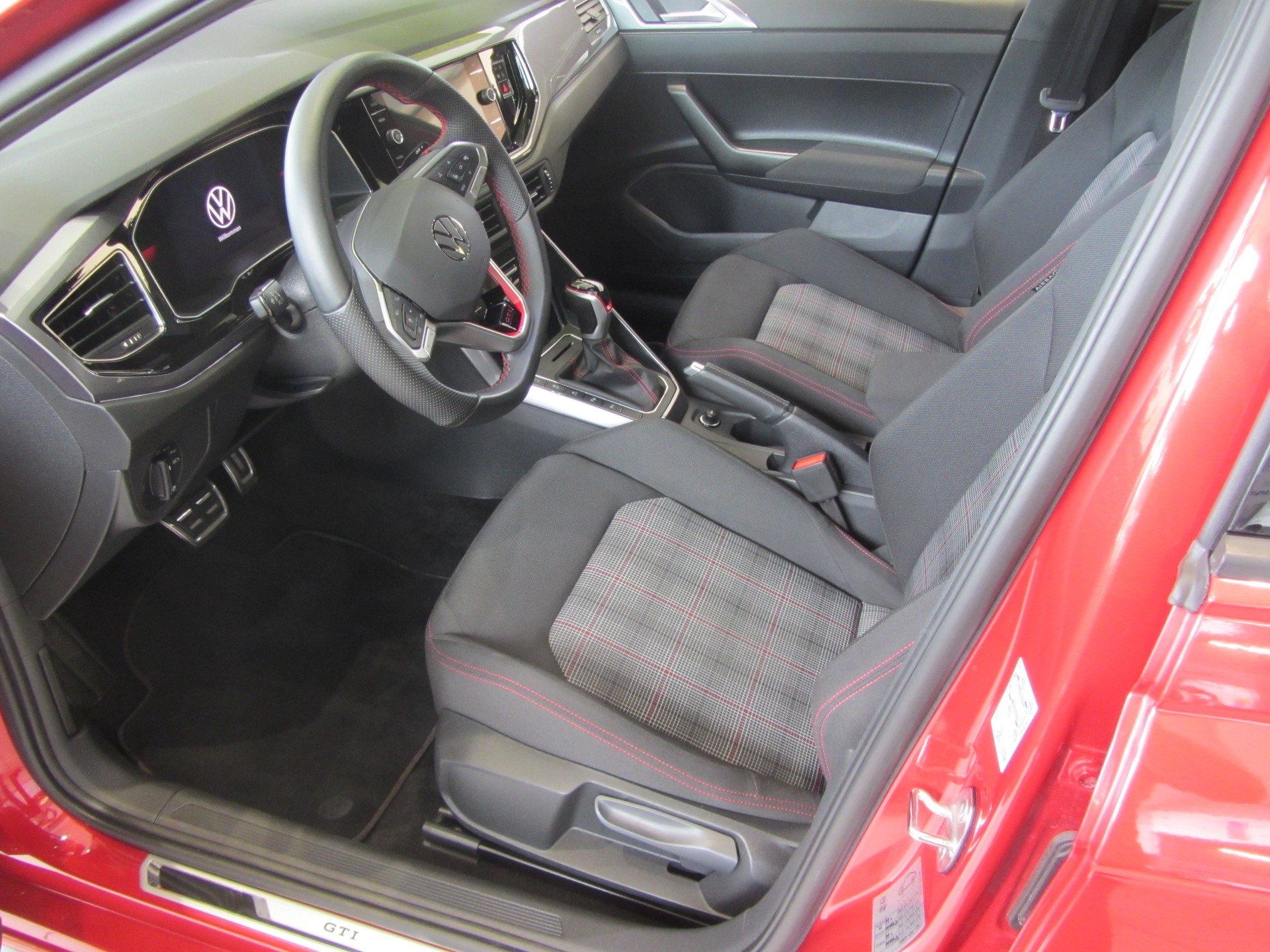 VW Polo 2.0 TSI GTI DSG-image-4
