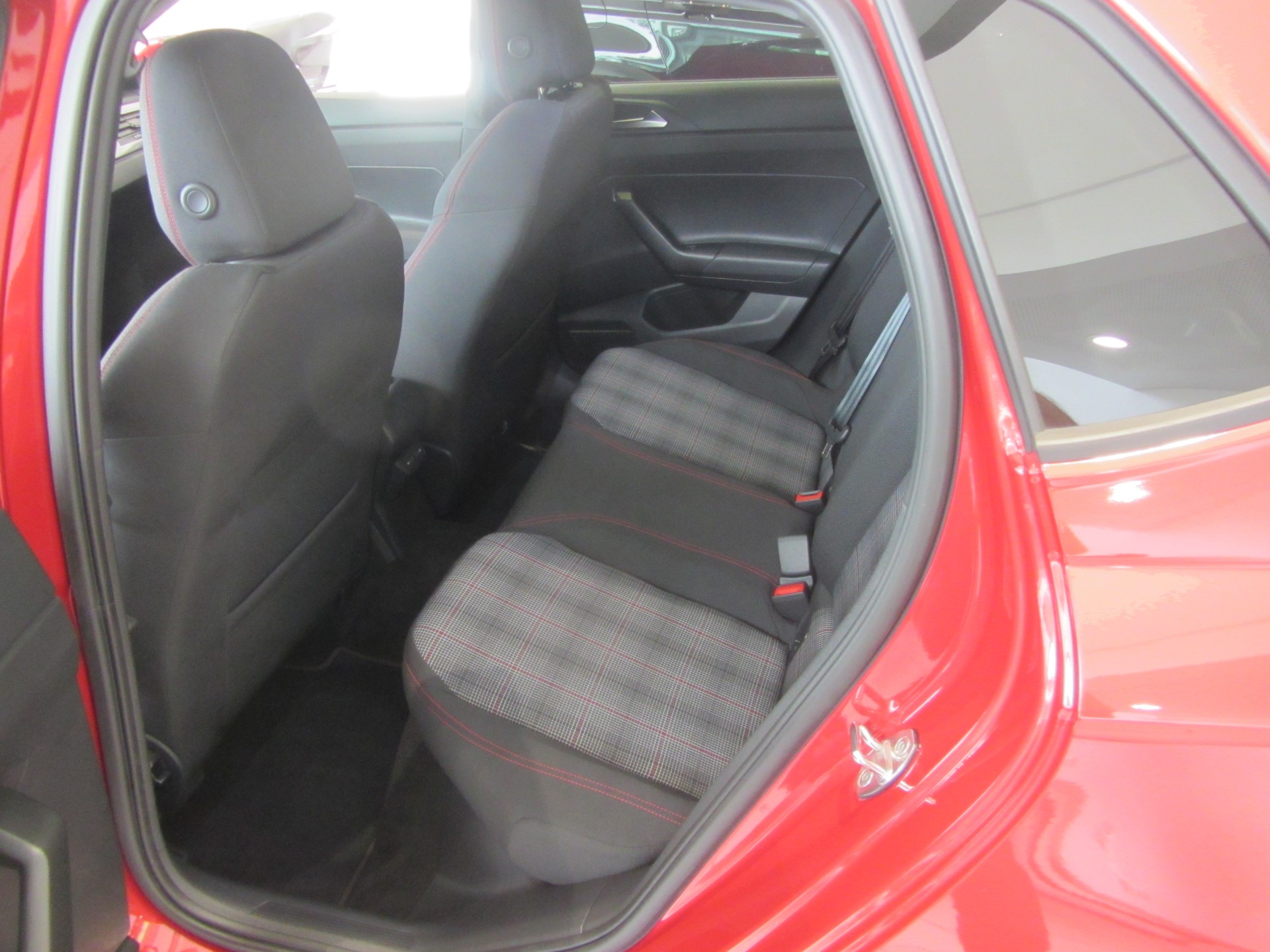 VW Polo 2.0 TSI GTI DSG-image-5
