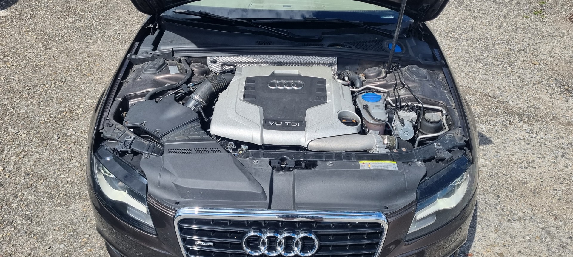AUDI A4 Avant 3.0 TDI quattro S-tronic-image-12