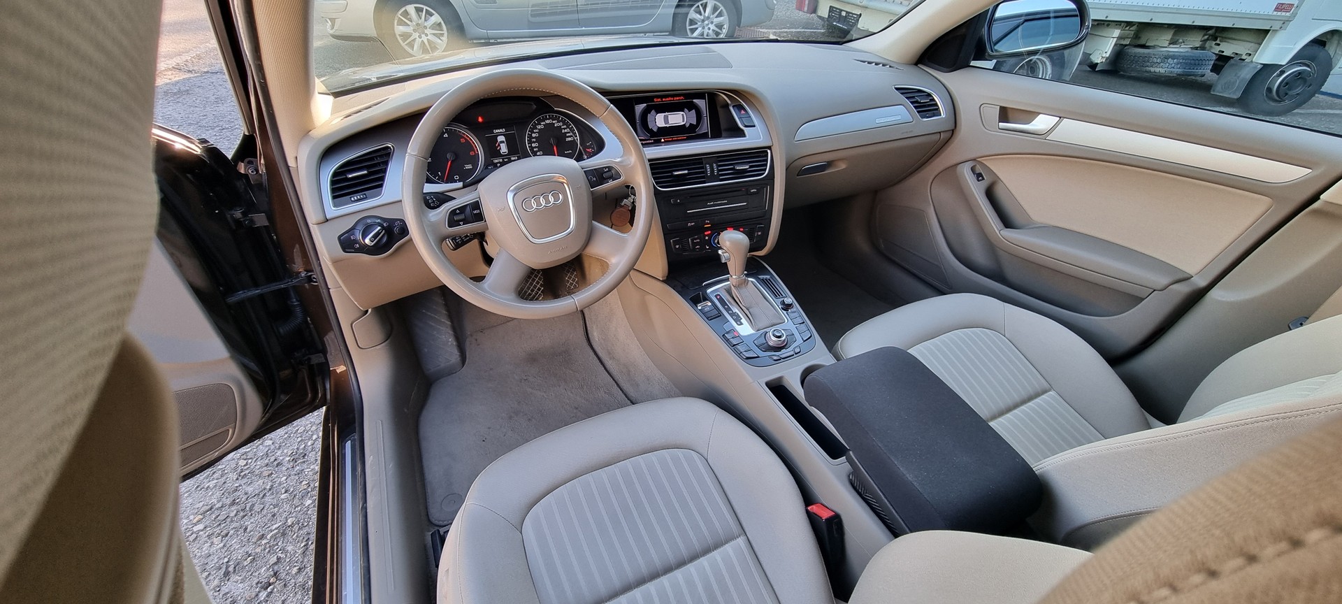 AUDI A4 Avant 3.0 TDI quattro S-tronic-image-7