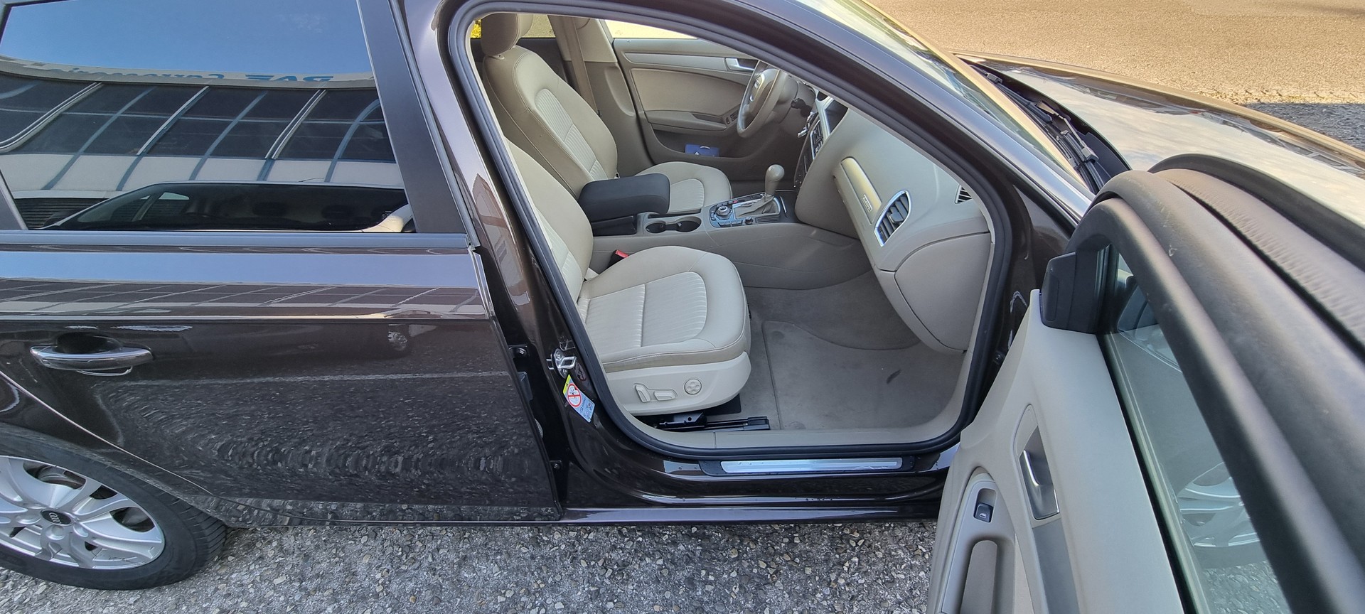 AUDI A4 Avant 3.0 TDI quattro S-tronic-image-9