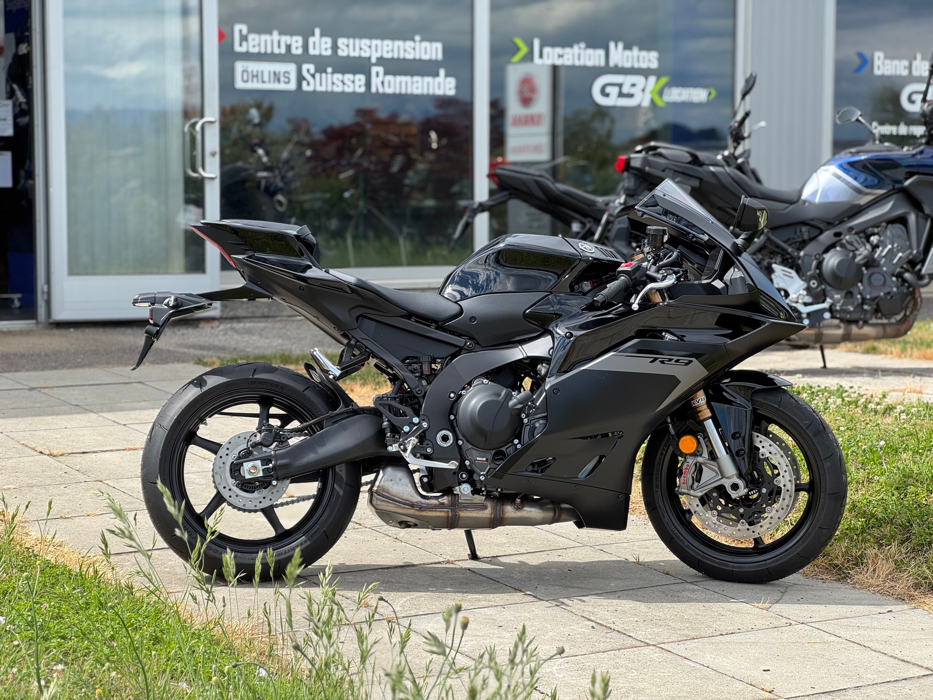 YAMAHA YZF-R9-showroom-element-1