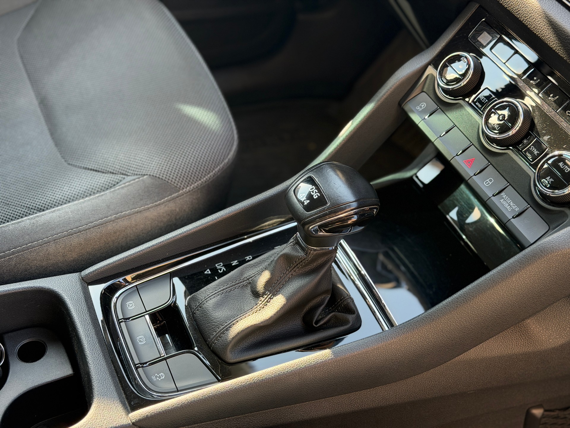 SKODA Kodiaq 2.0 TDI CR Active 4x4 DSG-image-30