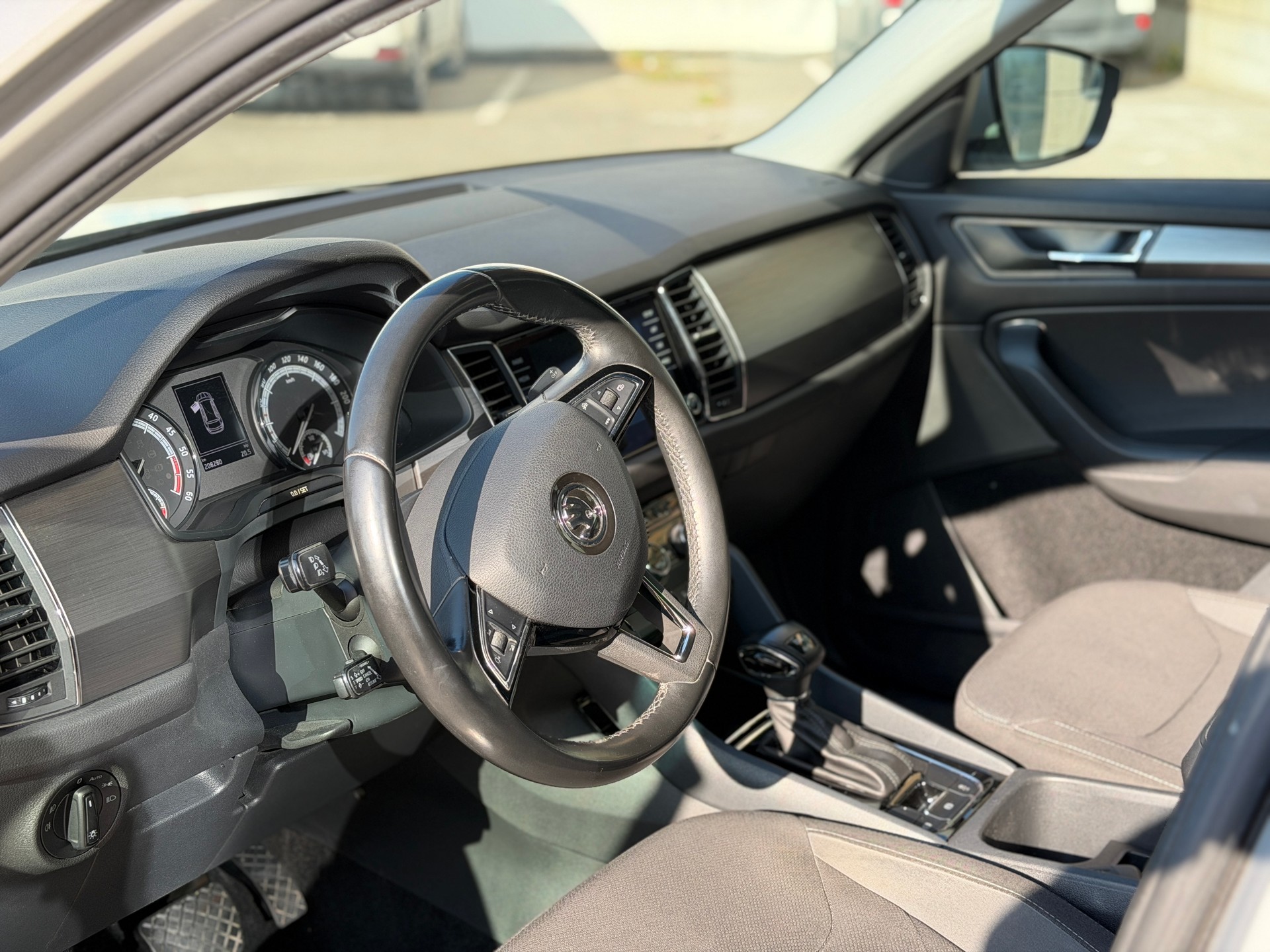 SKODA Kodiaq 2.0 TDI CR Active 4x4 DSG-image-10