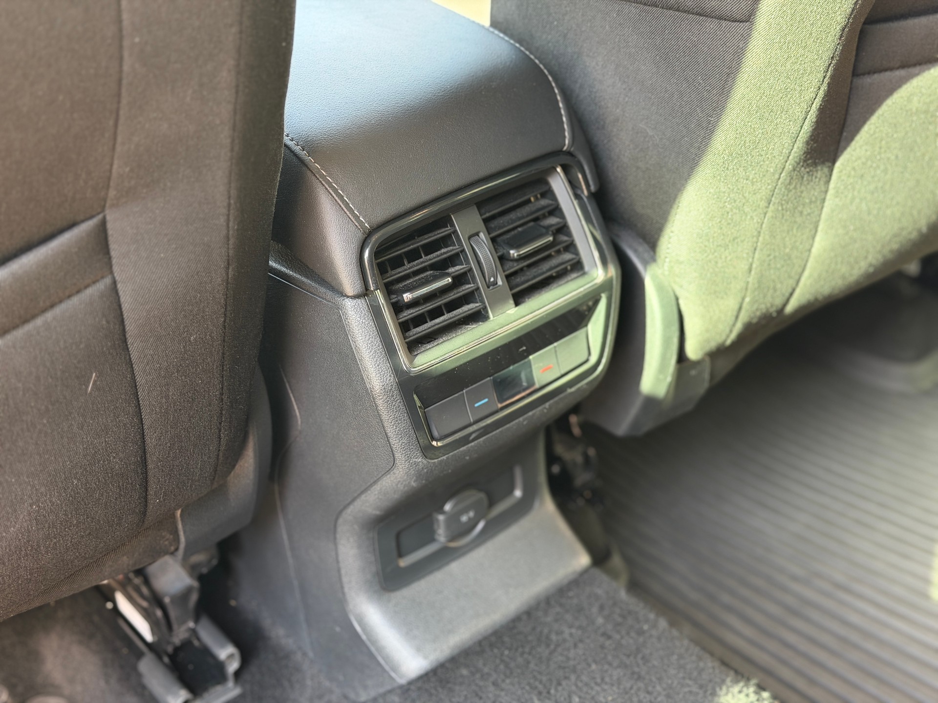 SKODA Kodiaq 2.0 TDI CR Active 4x4 DSG-image-19