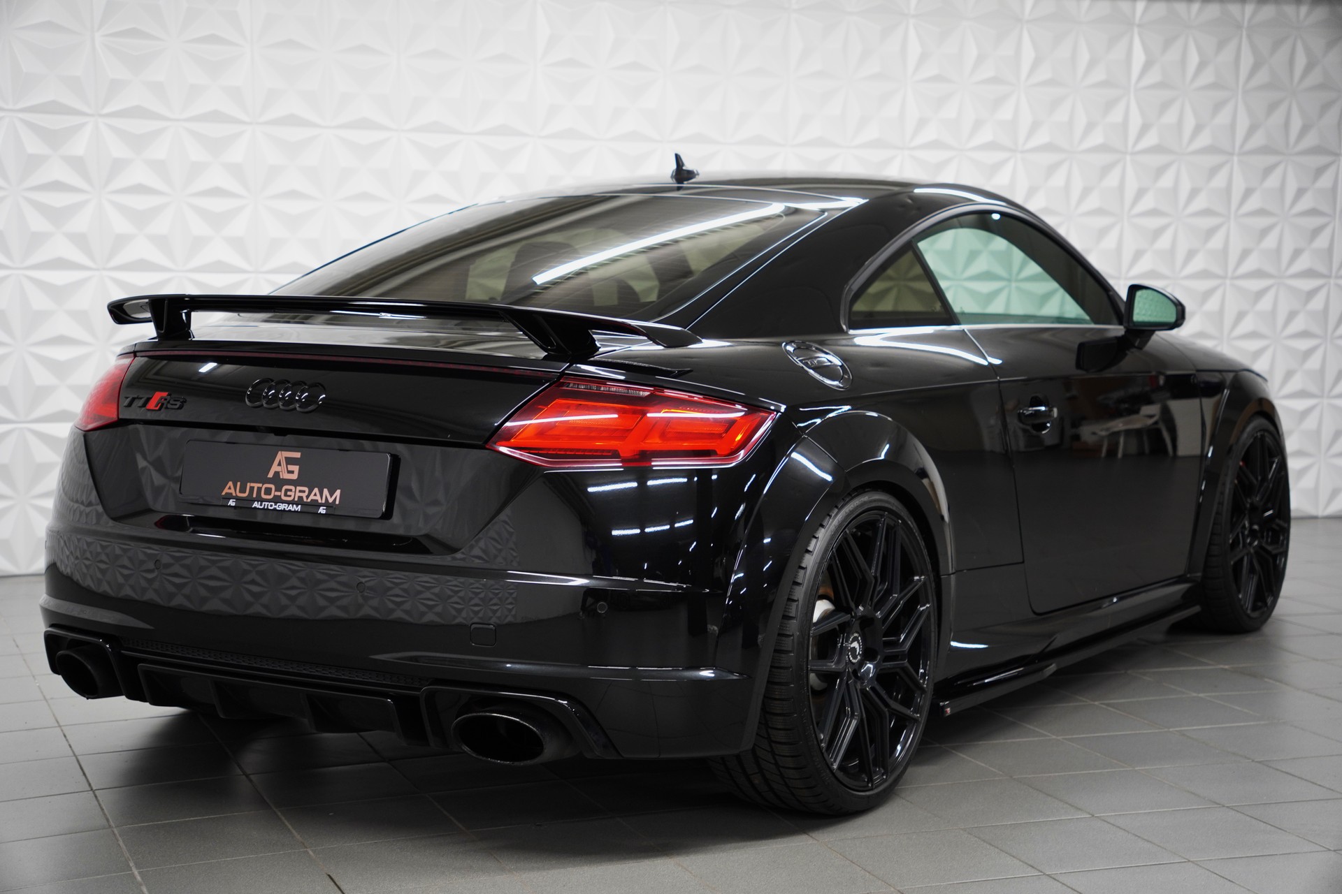 AUDI TT RS Coupé 2.5 TFSI quattro S-tronic-image-4