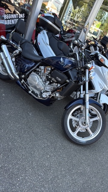 HONDA VF 750 C J-showroom-element-1