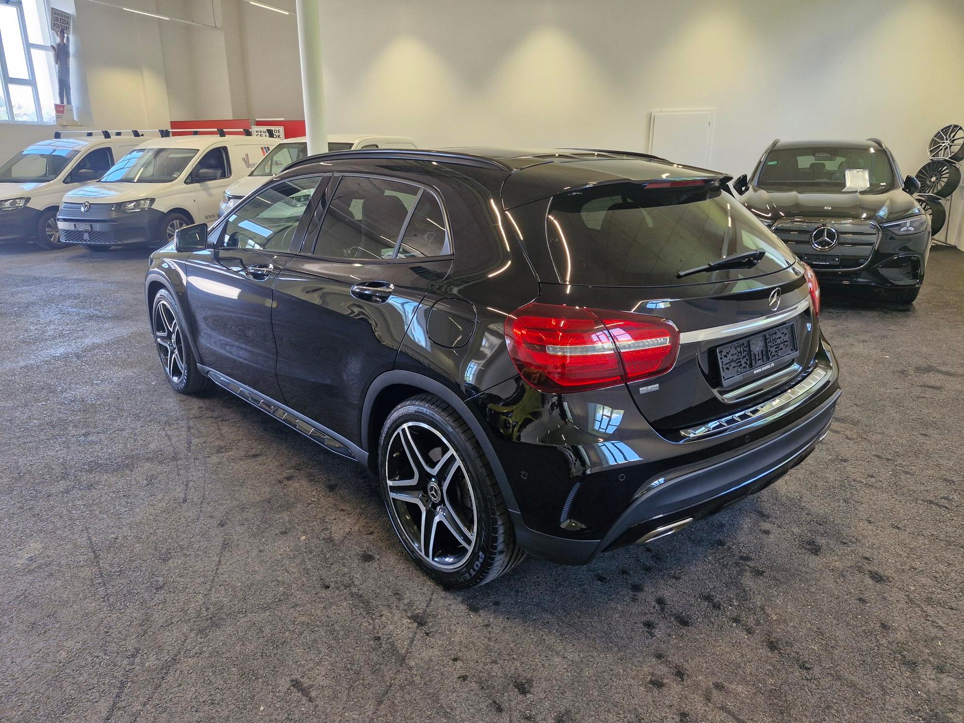 MERCEDES-BENZ GLA 250 AMG Line 4Matic 7G-DCT-image-2