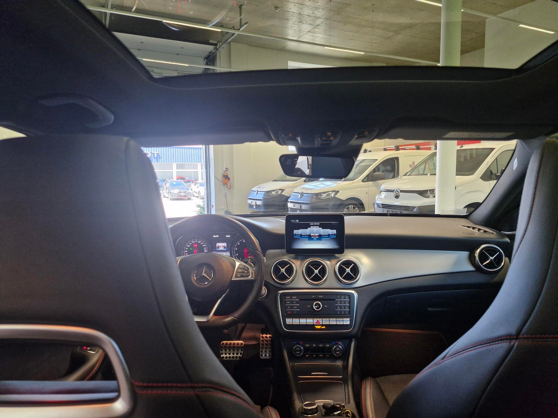 MERCEDES-BENZ GLA 250 AMG Line 4Matic 7G-DCT-image-5