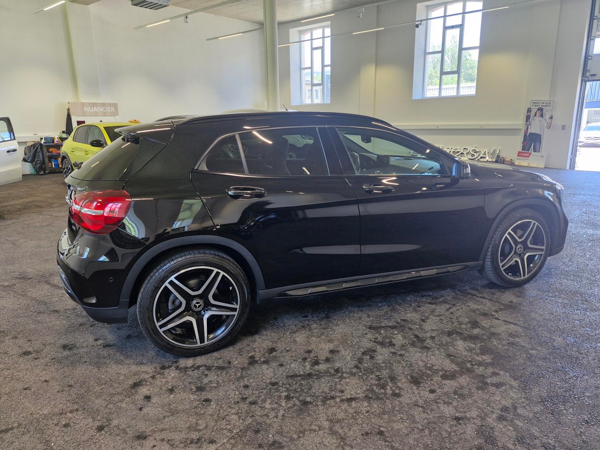 MERCEDES-BENZ GLA 250 AMG Line 4Matic 7G-DCT-image-3