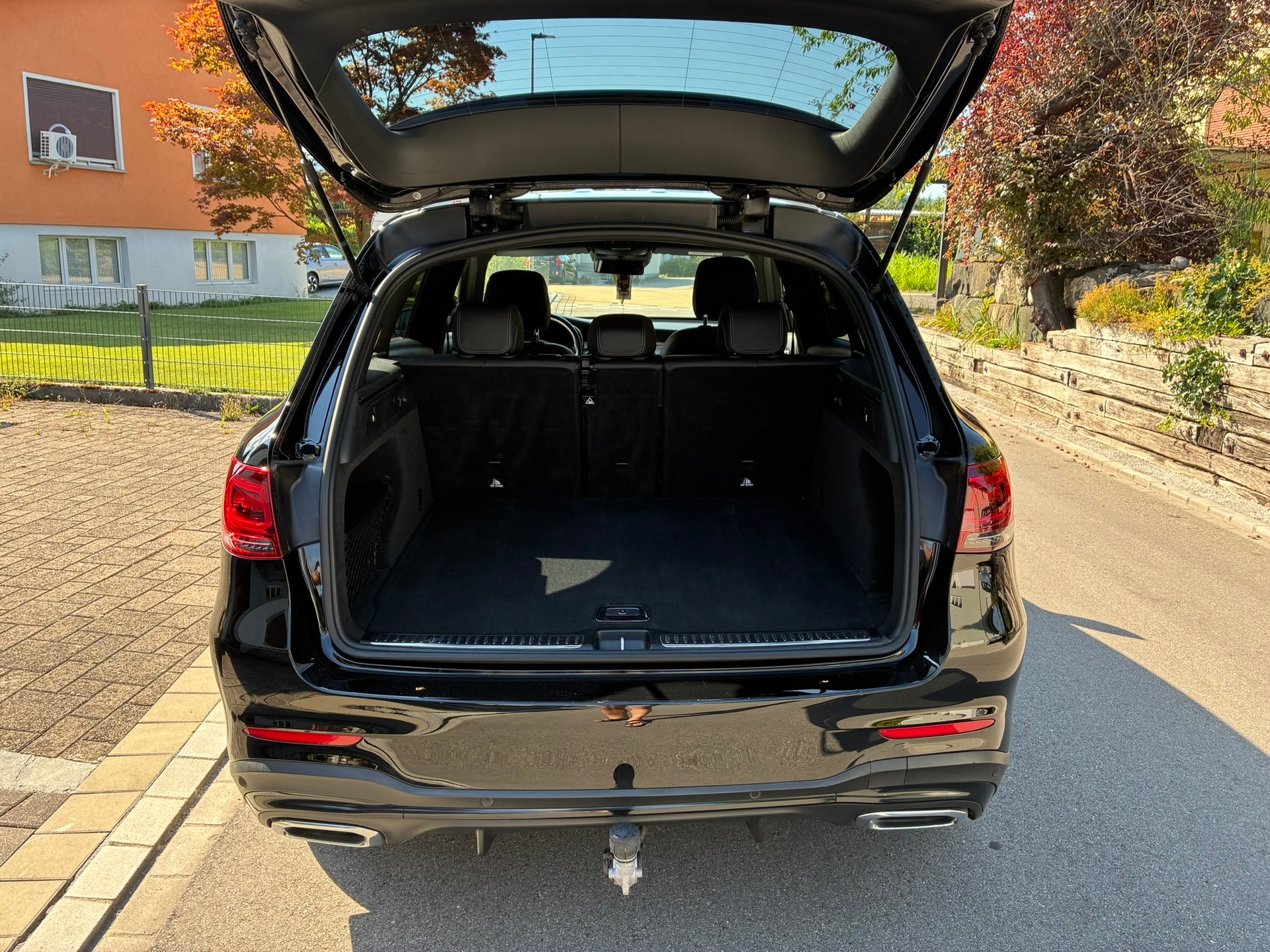 MERCEDES-BENZ GLC 200 AMG Line 4m-image-4