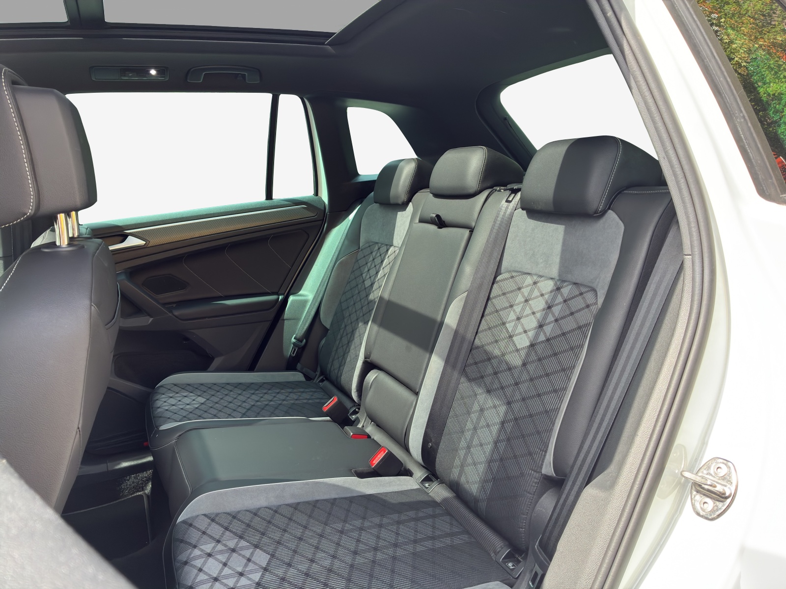 VW Tiguan 2.0TSI R-Line 4Motion DSG-image-12