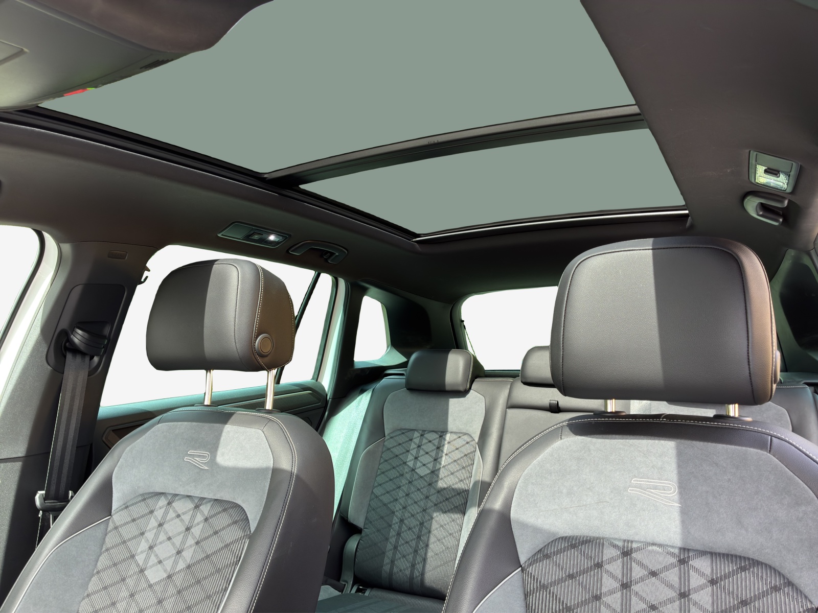 VW Tiguan 2.0TSI R-Line 4Motion DSG-image-11